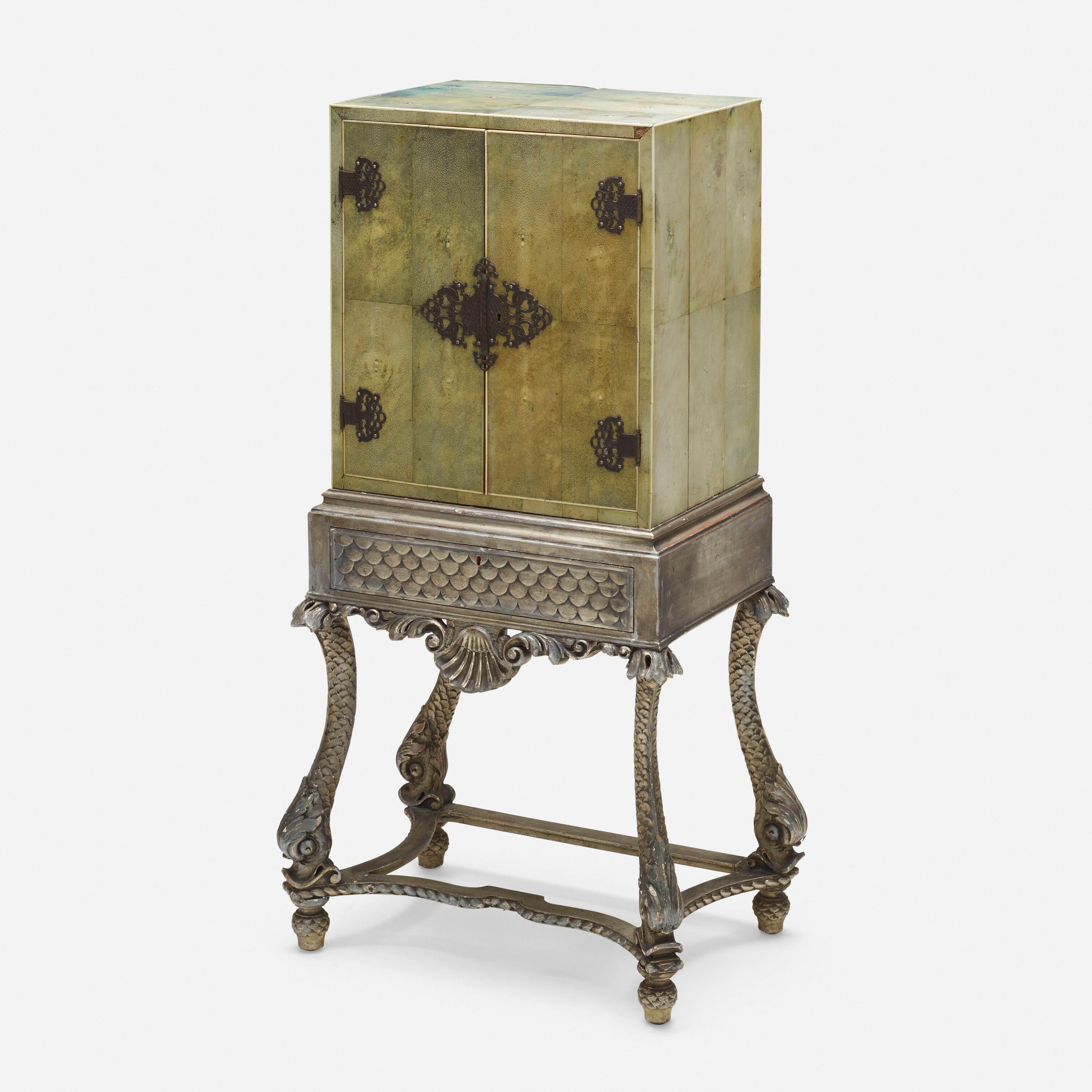 Seltenes Kabinett mit Chagrinbezug auf Stand  Asprey & Co aus London (Englisch) im Angebot