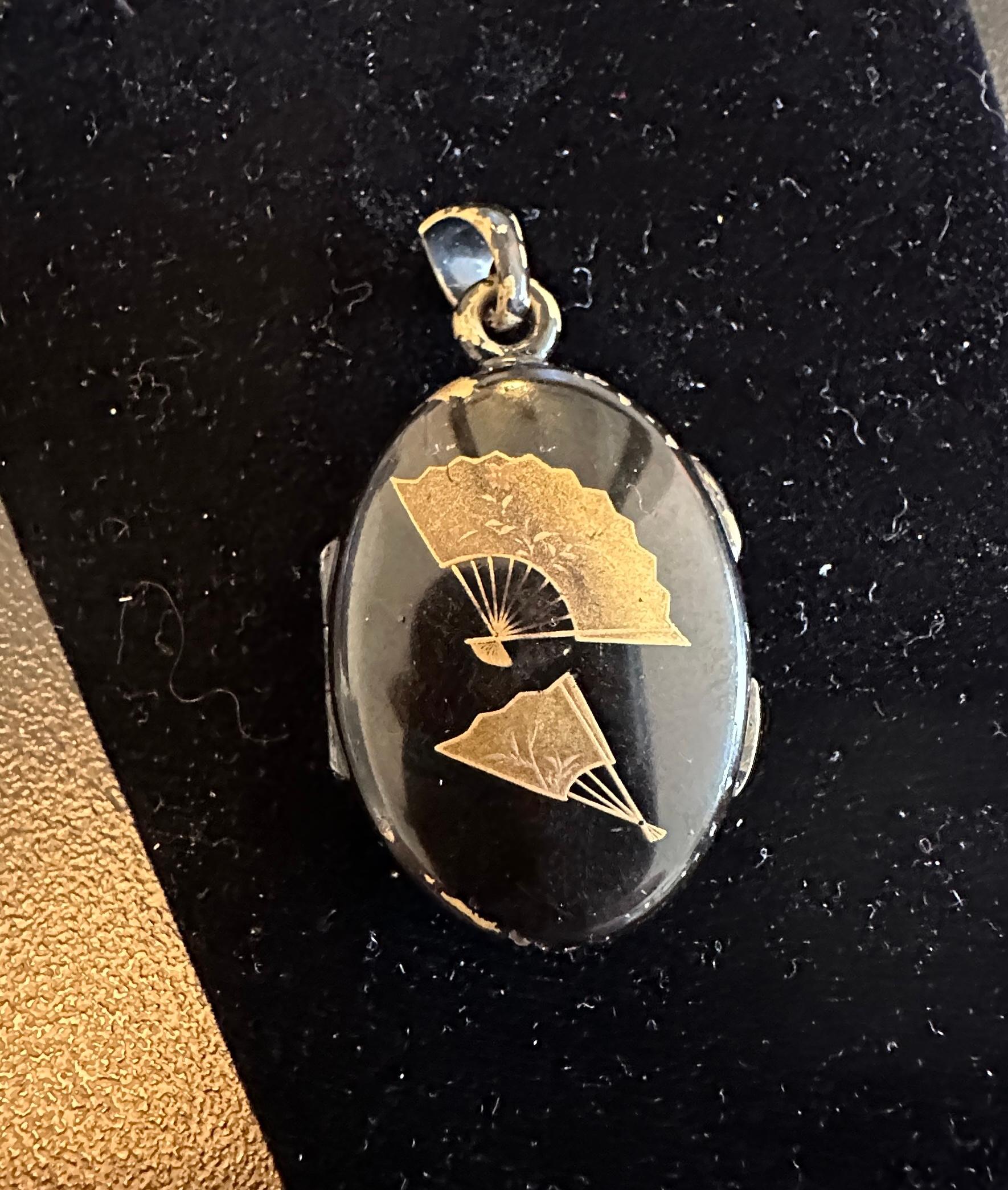 Rare Shakudo Locket Pendant Necklace Bird Parrot Cockatoo Fan Japan Antique For Sale 2