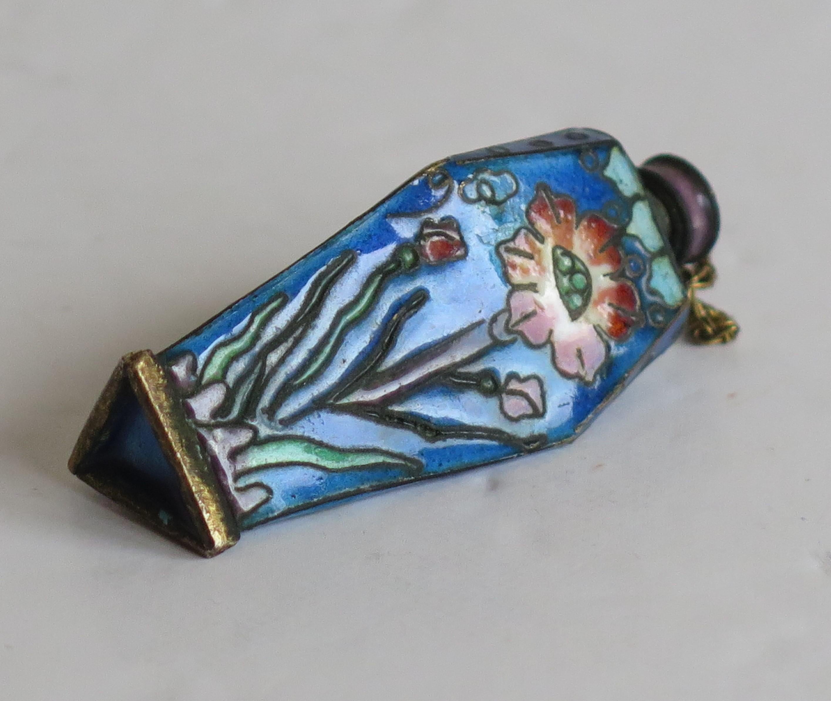 Rare Shape Chinese Cloisonne Triangular Snuff Bottle Hand Enameled, 19thC Qing For Sale 8