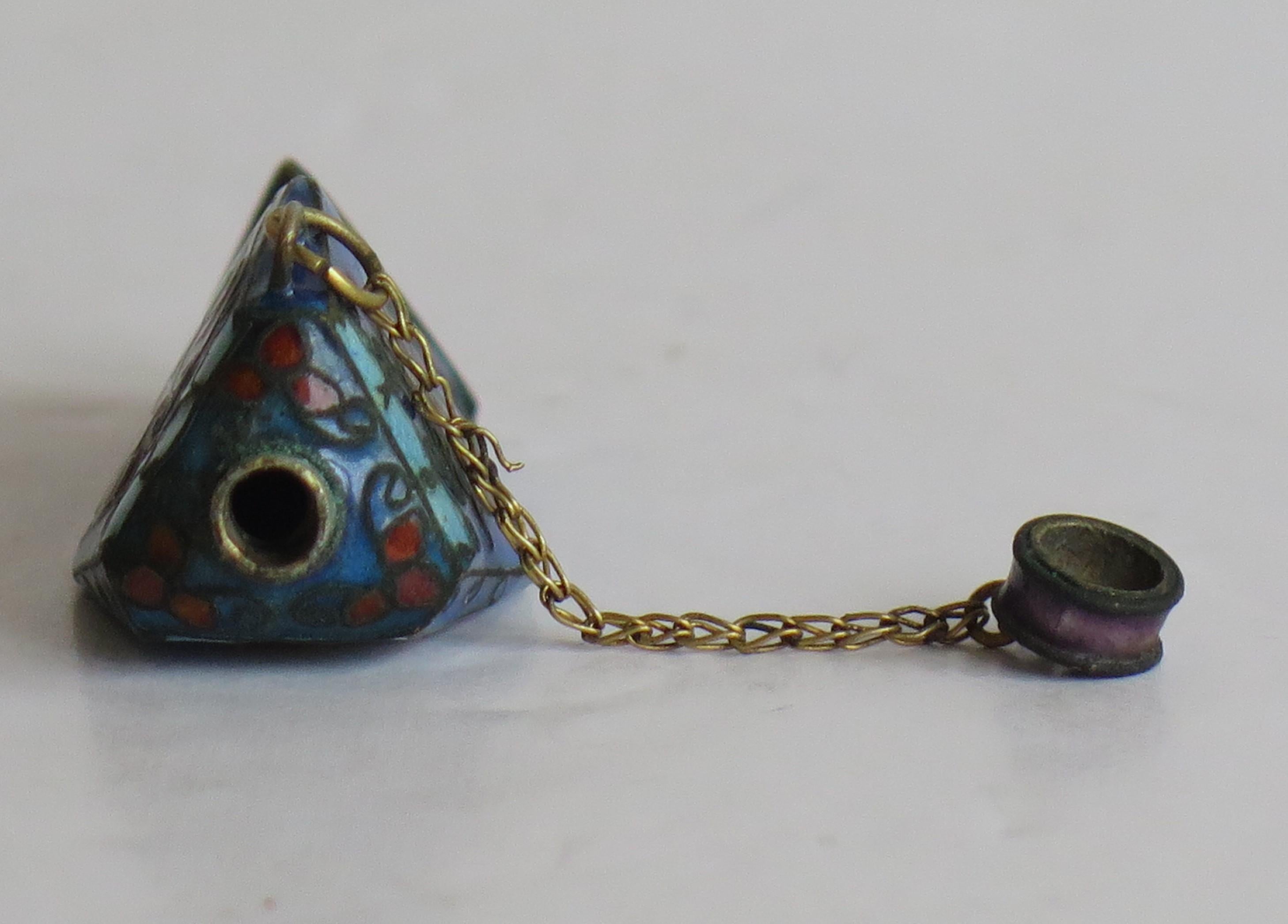 Rare Shape Chinese Cloisonne Triangular Snuff Bottle Hand Enameled, 19thC Qing For Sale 10