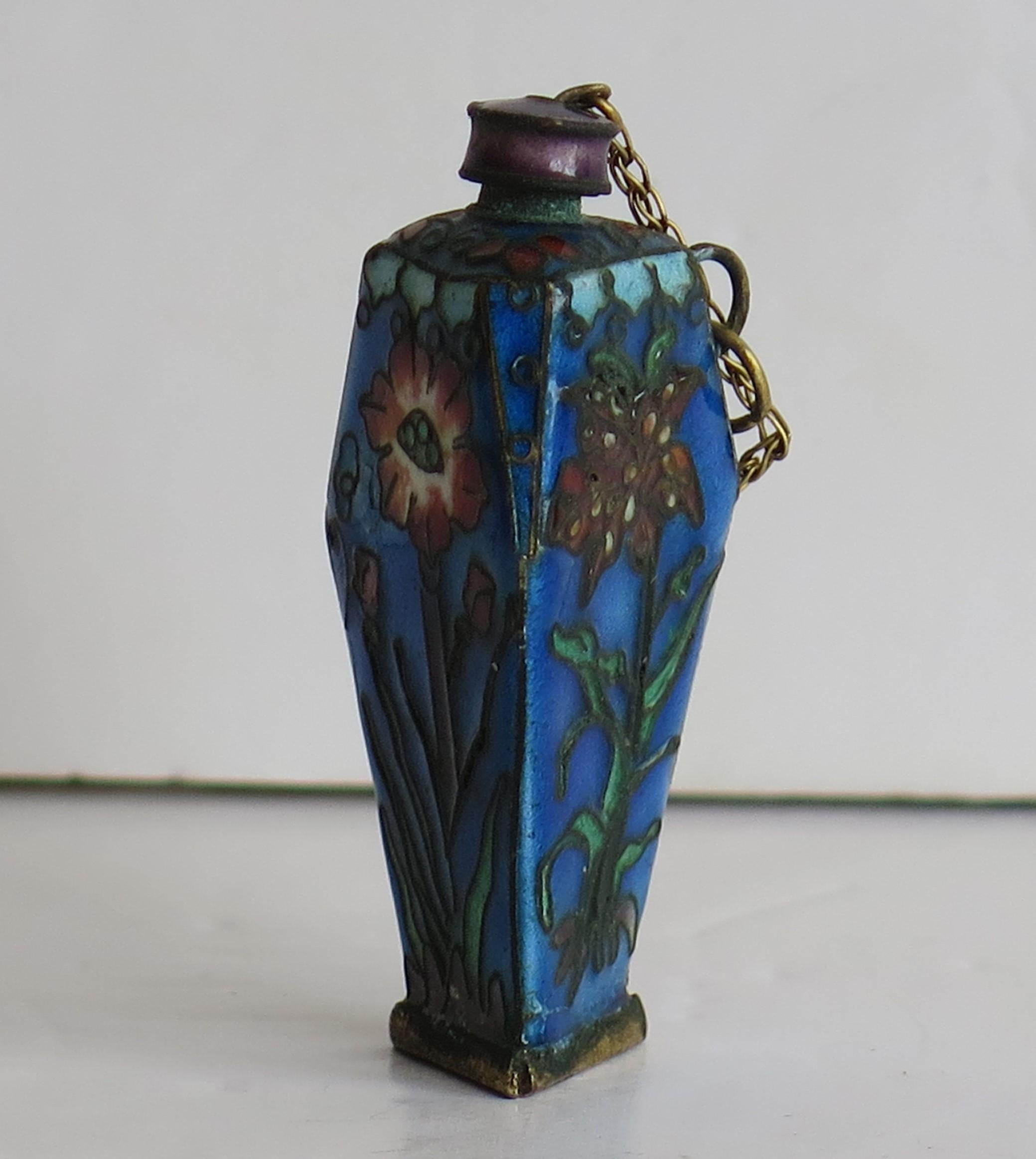 Bronze Rare Shape Chinese Cloisonne Triangular Snuff Bottle Hand Enameled, 19thC Qing For Sale