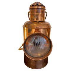 Rare lampe de signalisation de navire à obturateur en cuivre avec lentille de Fresnel