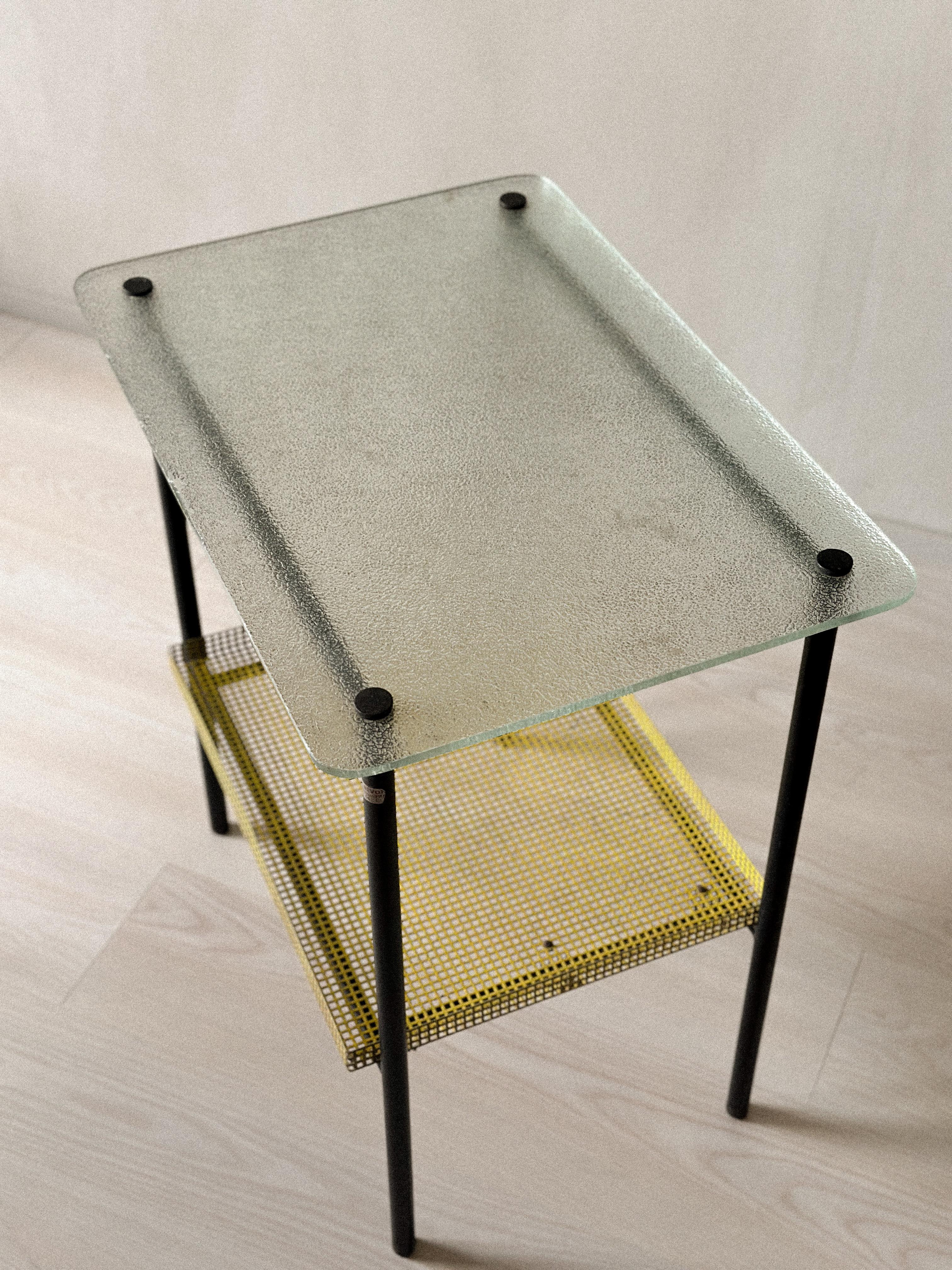 Rare table d'appoint de Paul Grivois, verre et métal St-Gobain, France, C.C. en vente 4
