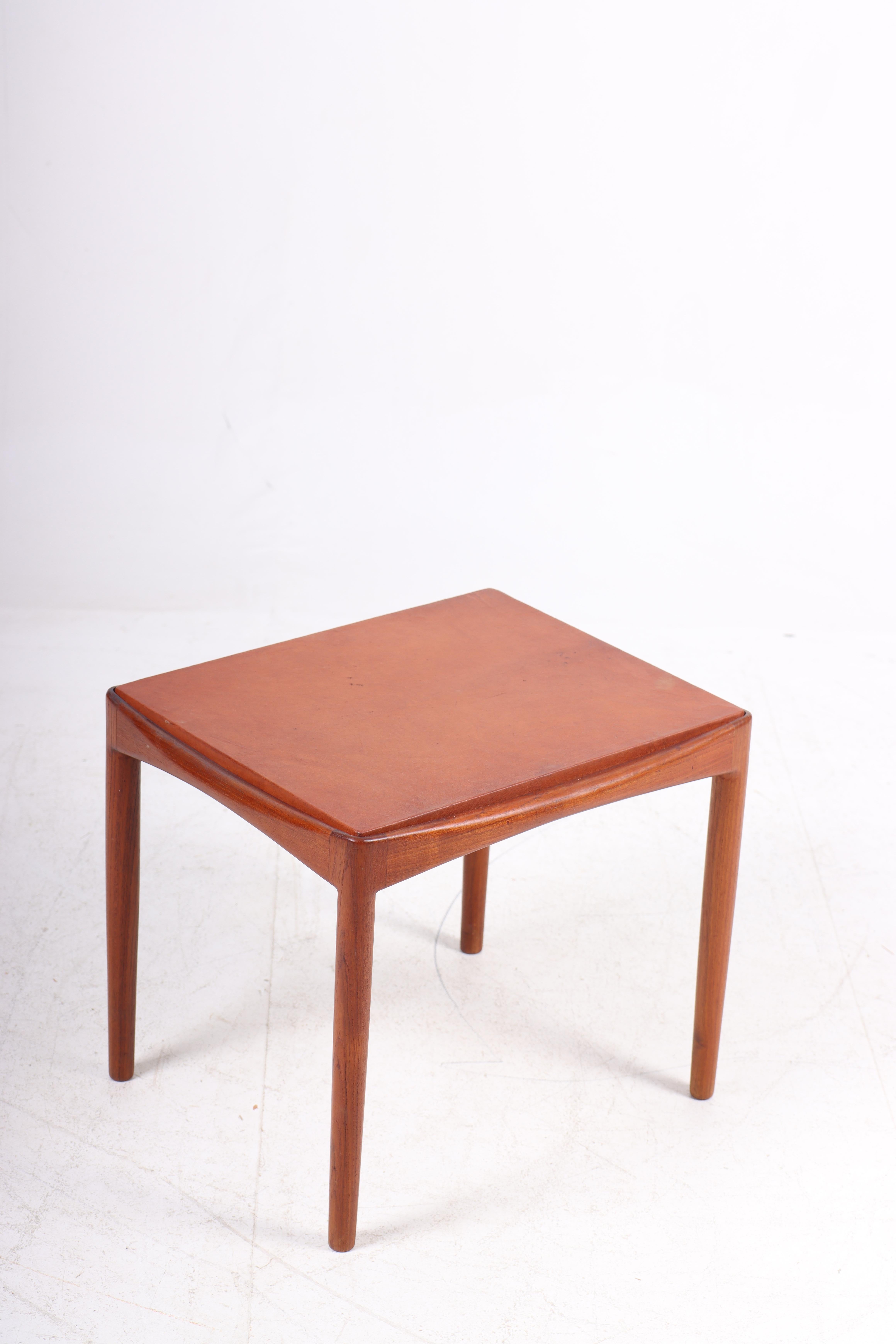 Side table in teak designed and leather by Ejner Larsen & Aksel Bender Madsen for Willy Beck Cabinet Makers Copenhagen. Made in Denmark in the 1950s. Great original condition.