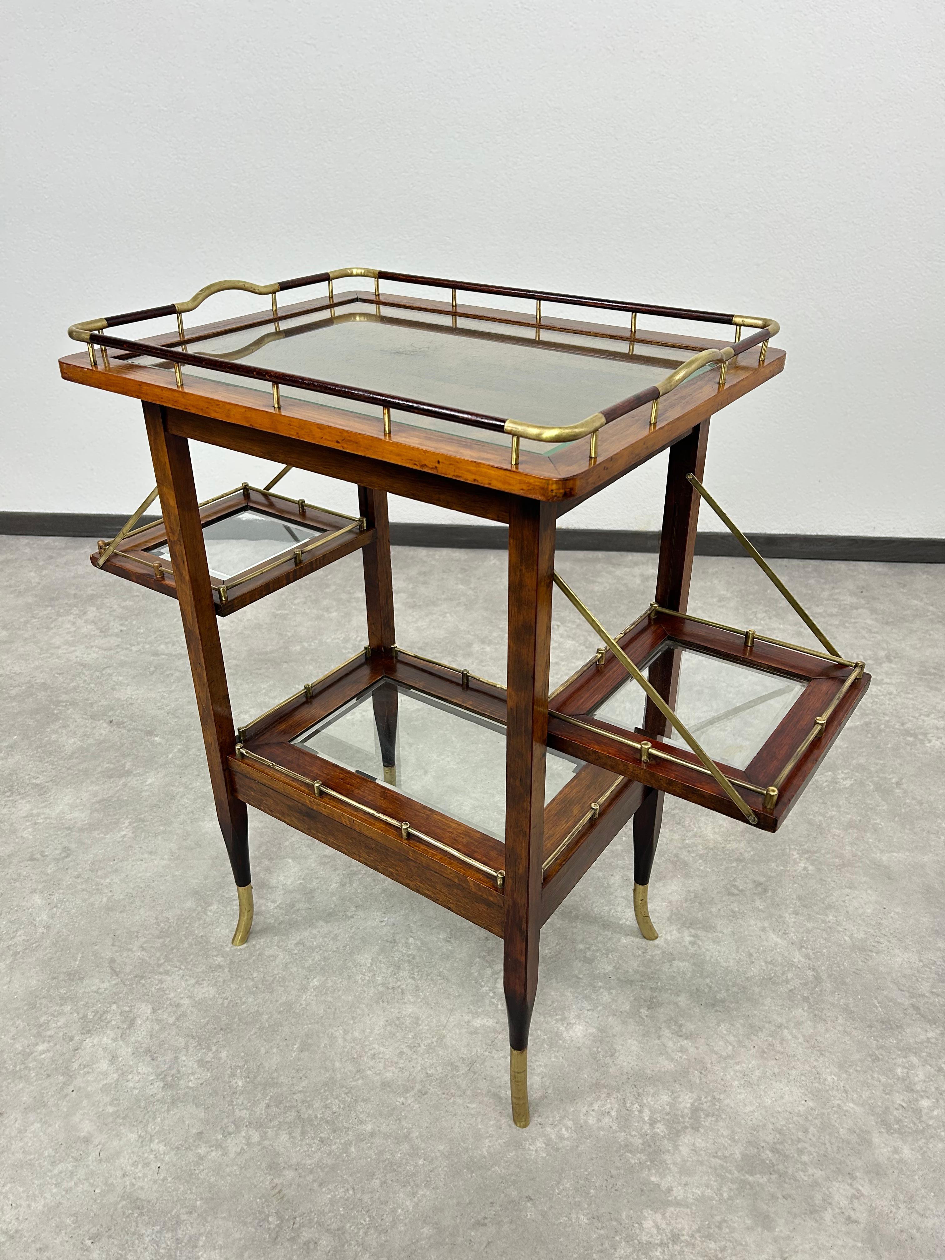 Raro tavolino con vassoio di Portois & Fix Viena. Mordenzato e lucidato professionalmente

