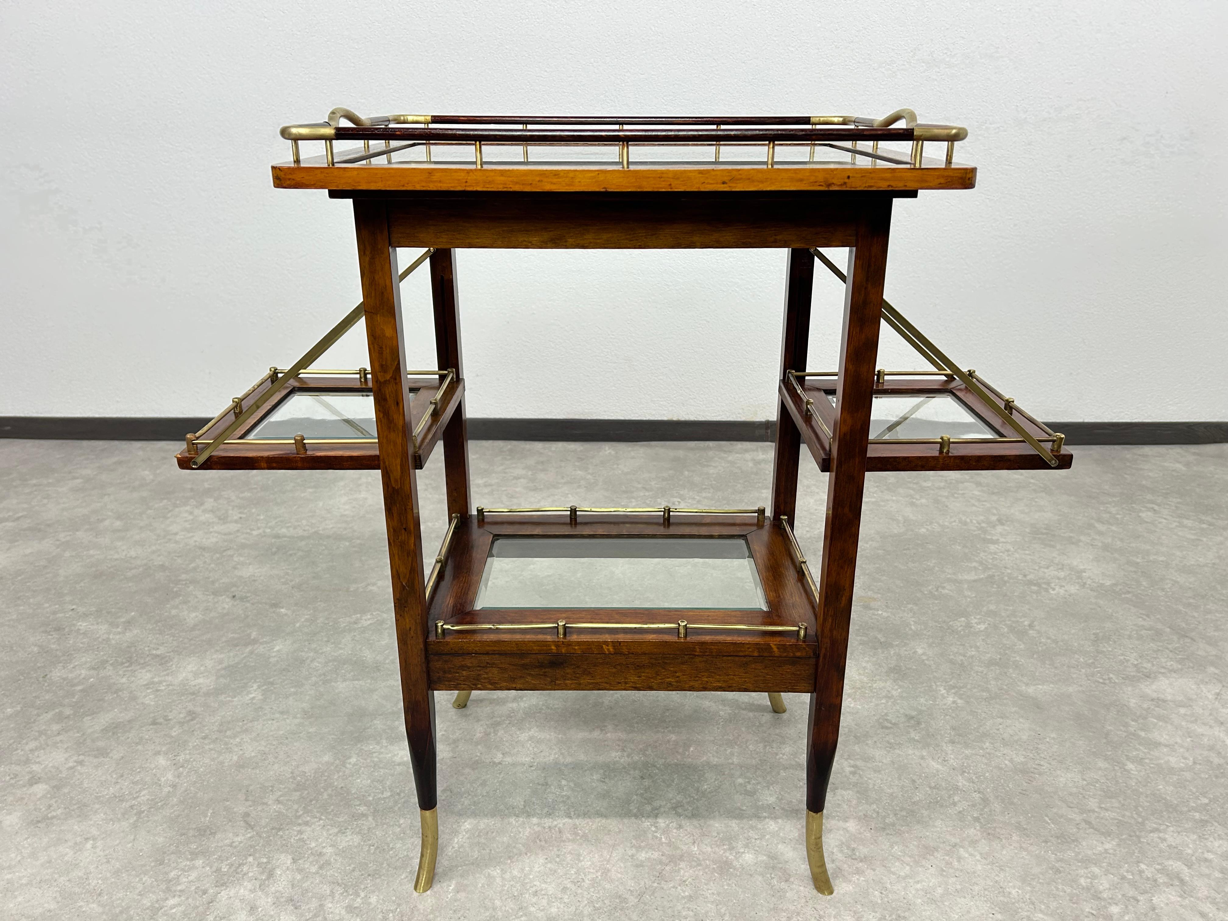 Austriaco Raro tavolino con vassoio di Portois & Fix Viena in vendita