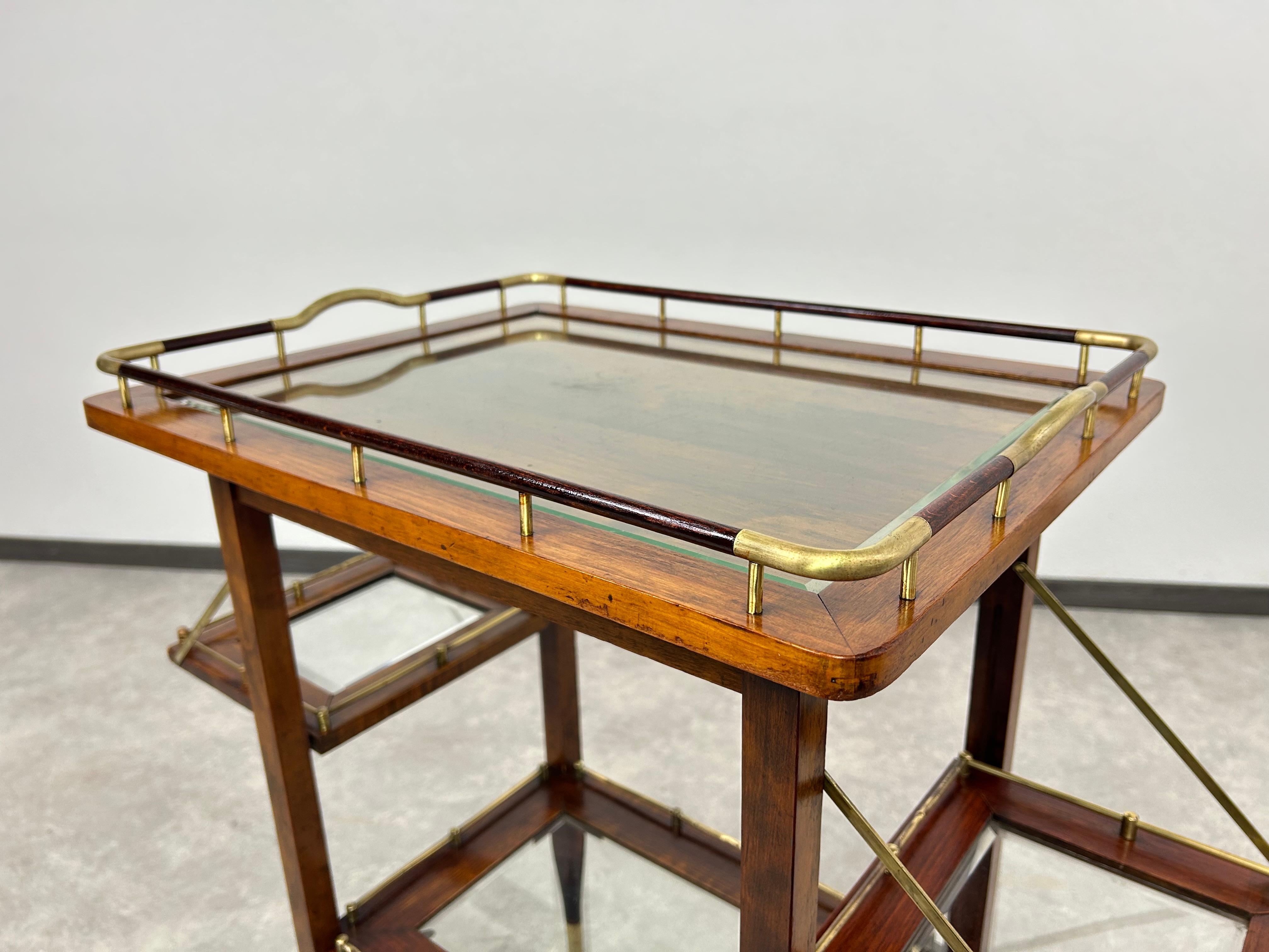 Inizio XX secolo Raro tavolino con vassoio di Portois & Fix Viena in vendita