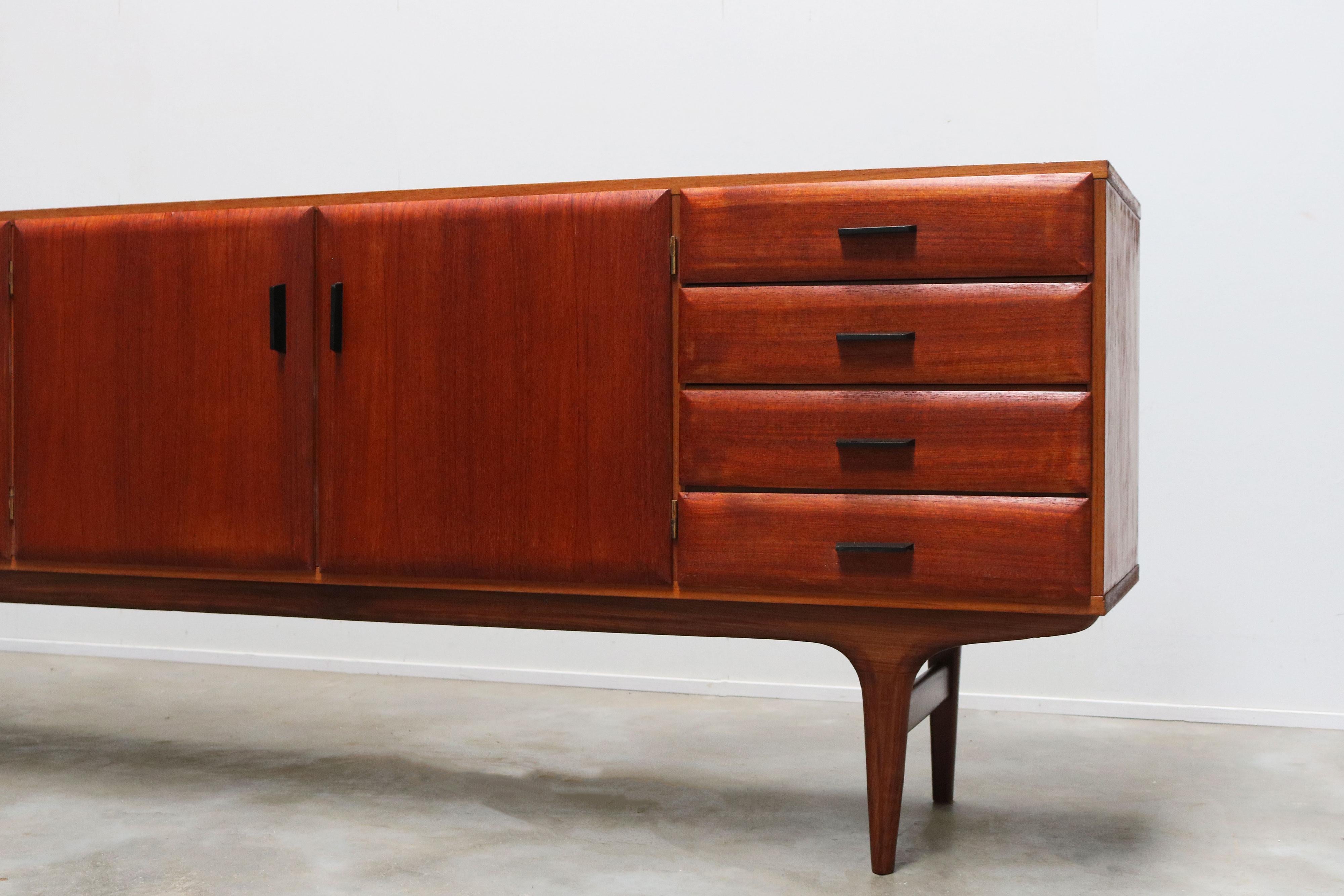 Fait main Rare buffet Cees braakman pour pastoe 1960 en teck en vente