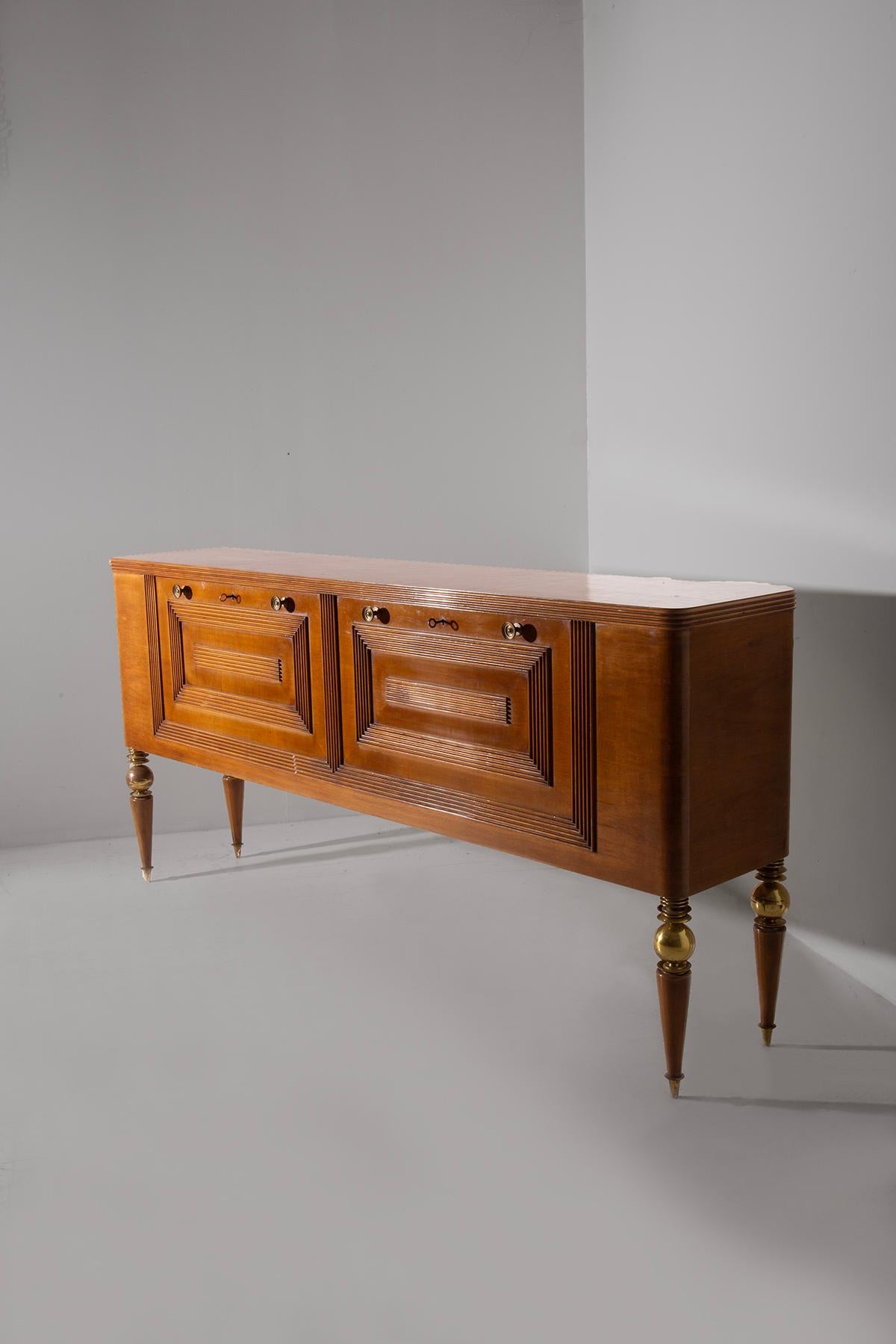 Very Rare 1930s Italian Sideboard by Gio Ponti with Turned Legs and Brass Details - Certified by Gio Ponti Archives
This extraordinary 1930s Italian sideboard by master and designer Gio Ponti represents one of the purest and most elegant expressions