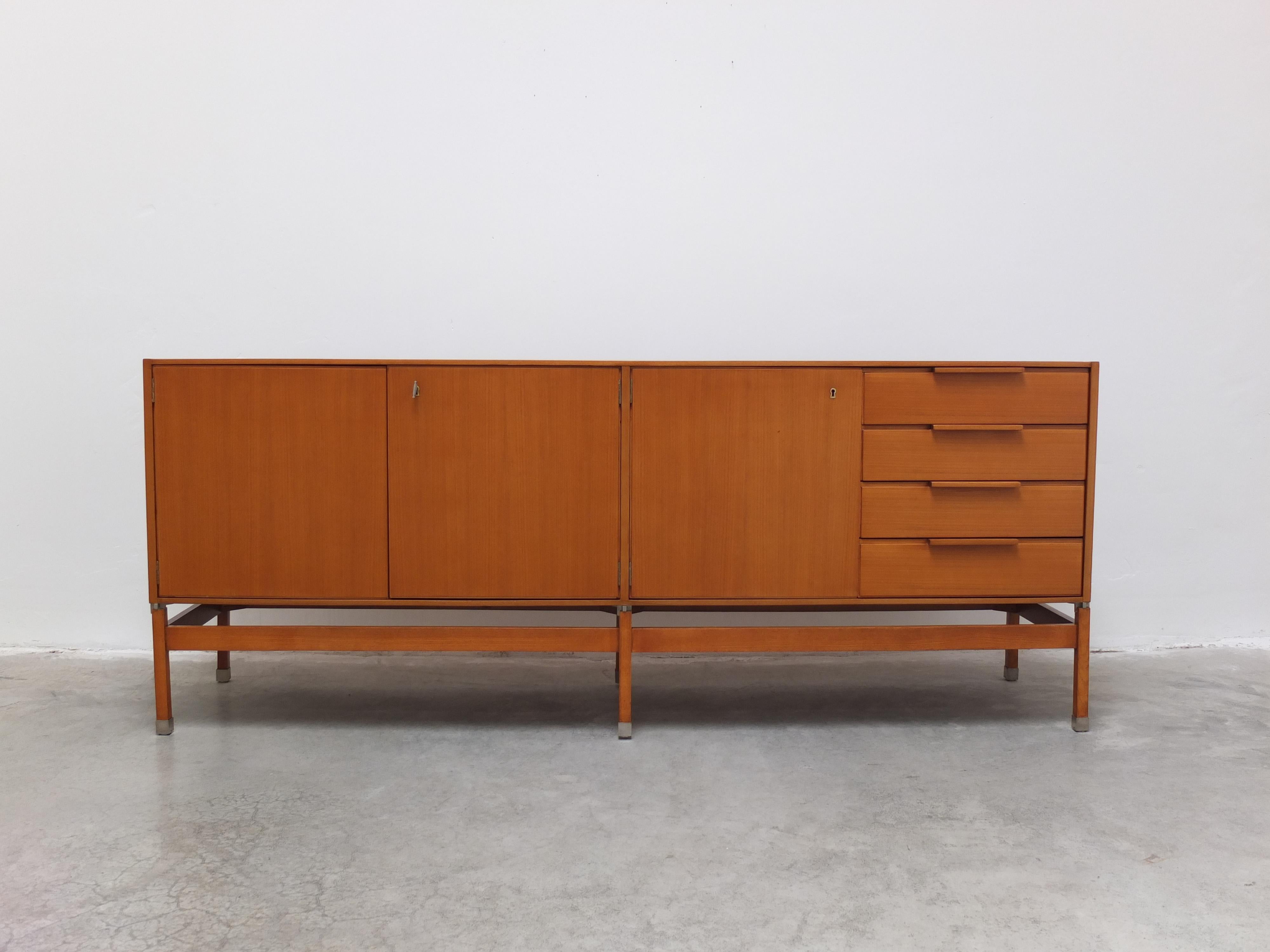 Beautiful sideboard designed by Pieter De Bruyne for AL Meubel in 1959. This is from De Bruyne’s early design period before he went his own way and no longer worked together with other companies. The quality and eye for detail are remarkable on this
