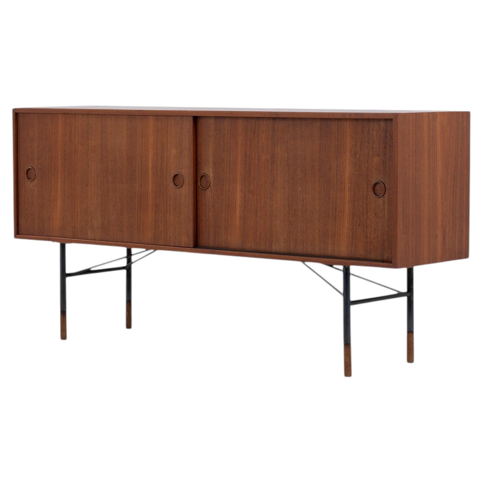 Rara credenza in teak di Finn Juhl in vendita