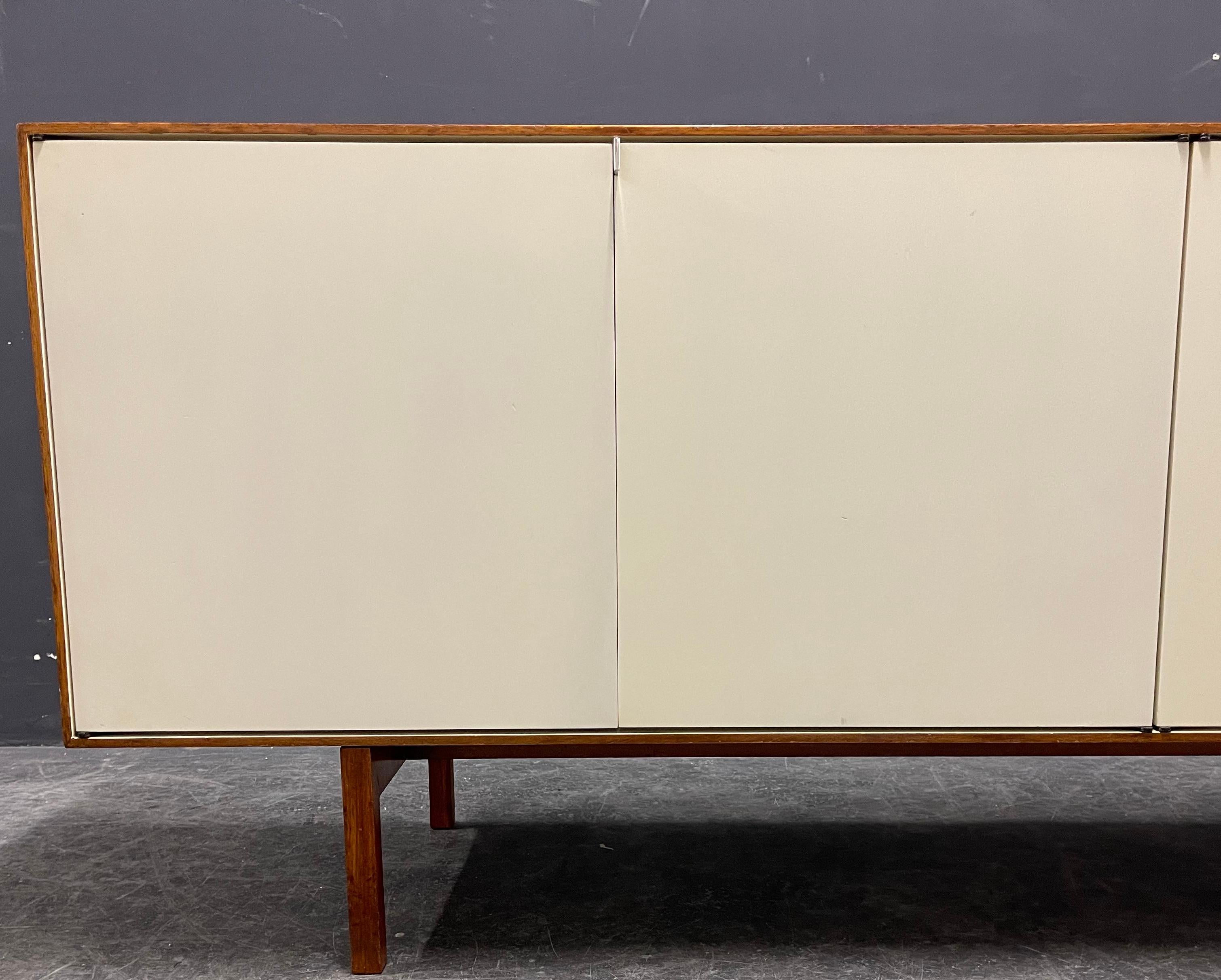 Seltenes Sideboard Nr.119 von Florence Knoll 5