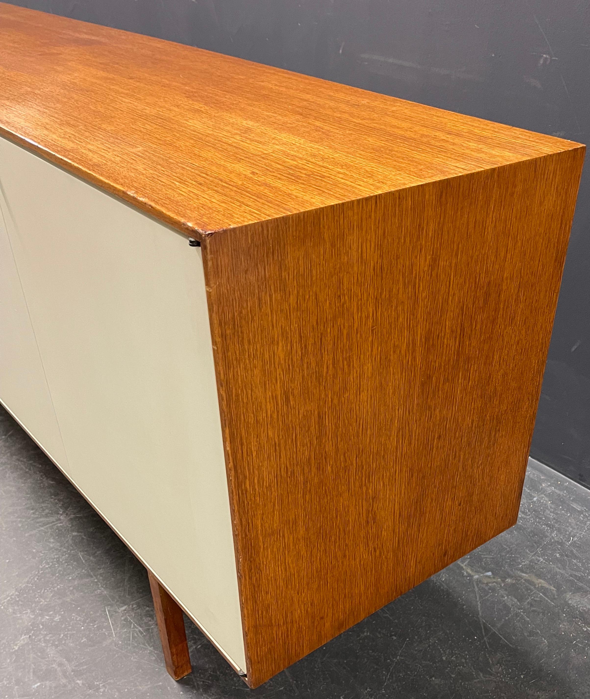 Seltenes Sideboard Nr.119 von Florence Knoll 8