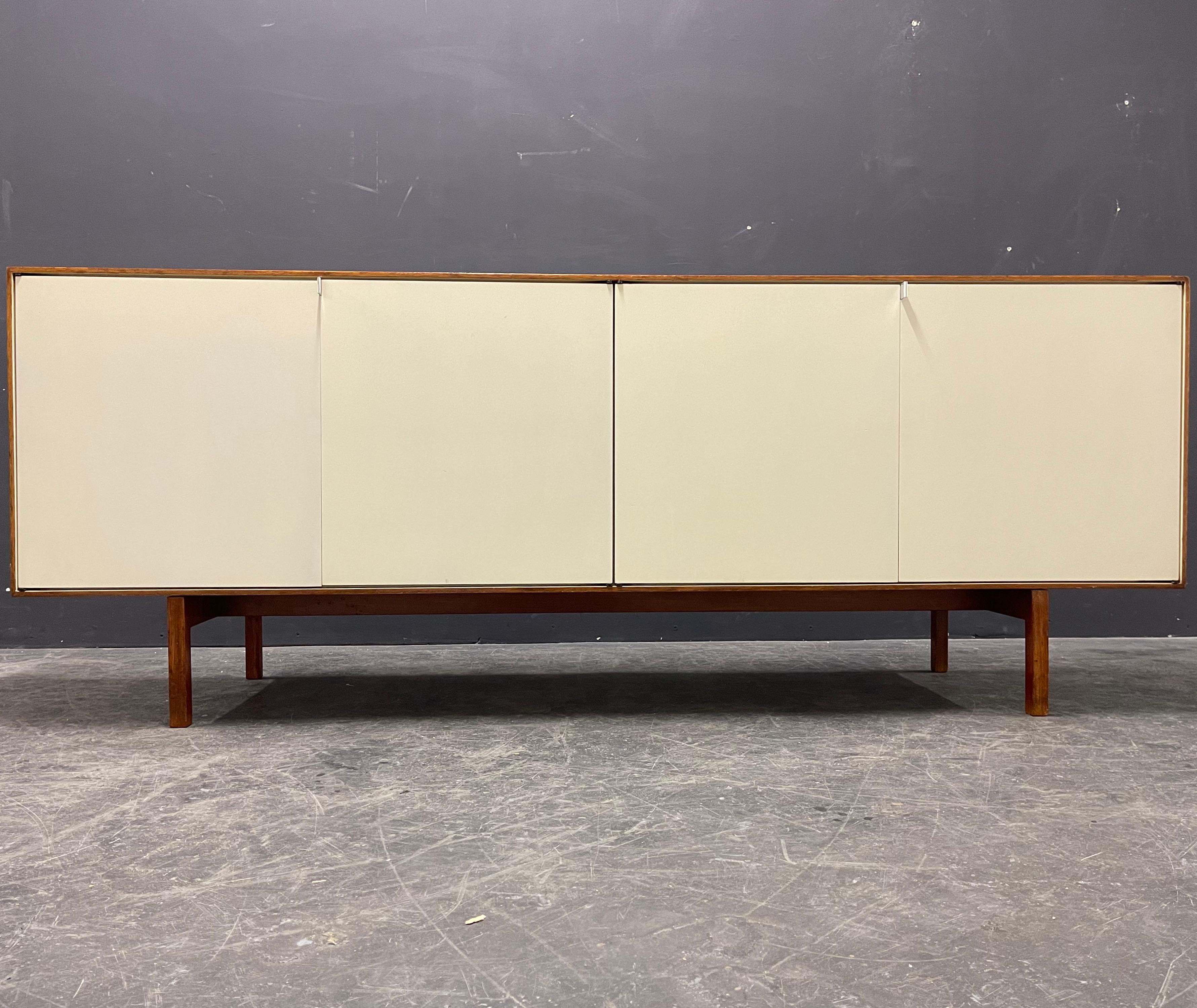 Mid-Century Modern Rare Sideboard No.119 by Florence Knoll For Sale