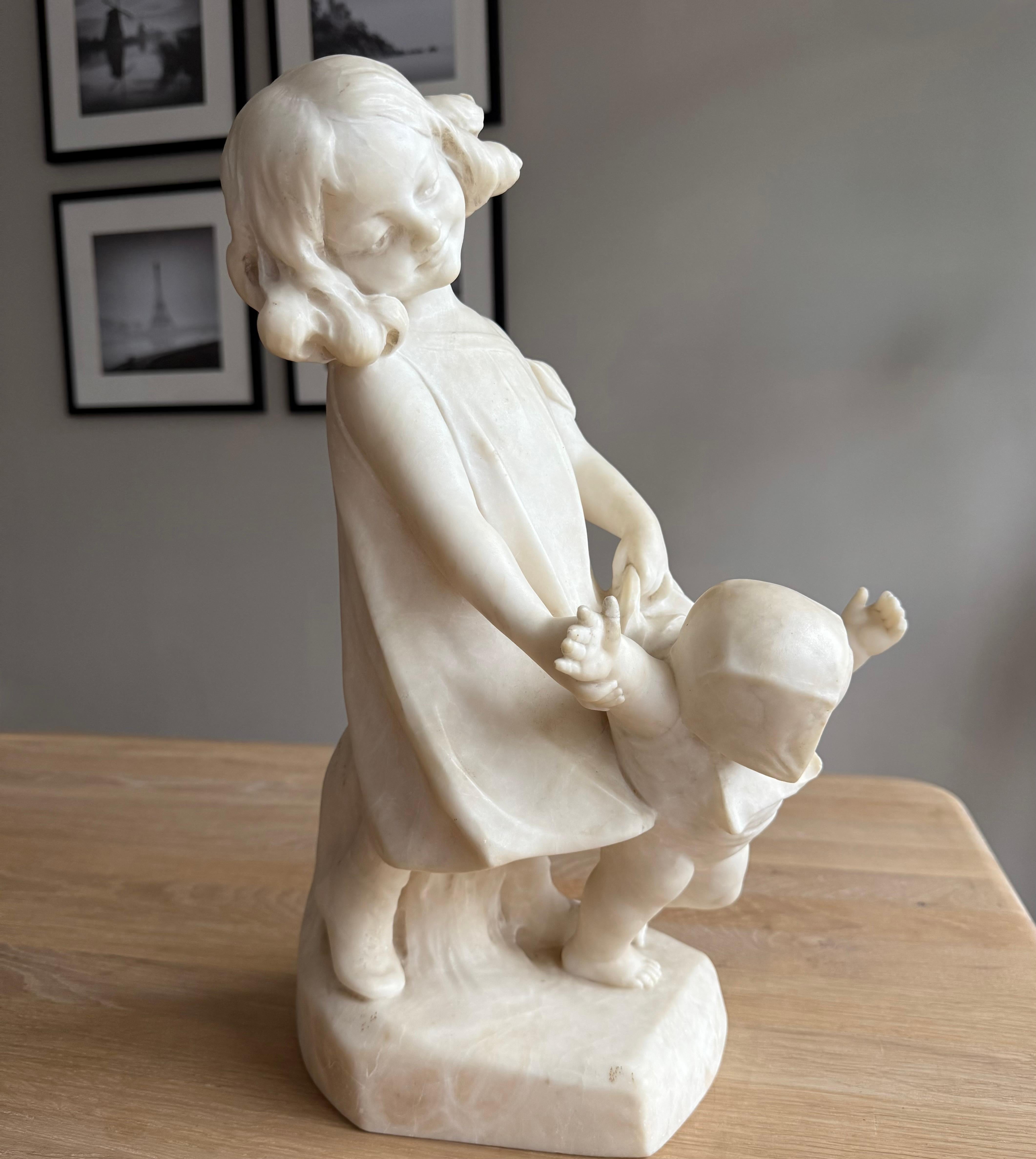 Rara scultura in alabastro di due bambini firmata da Dante Zoi, Italia, circa 1920 in vendita 5