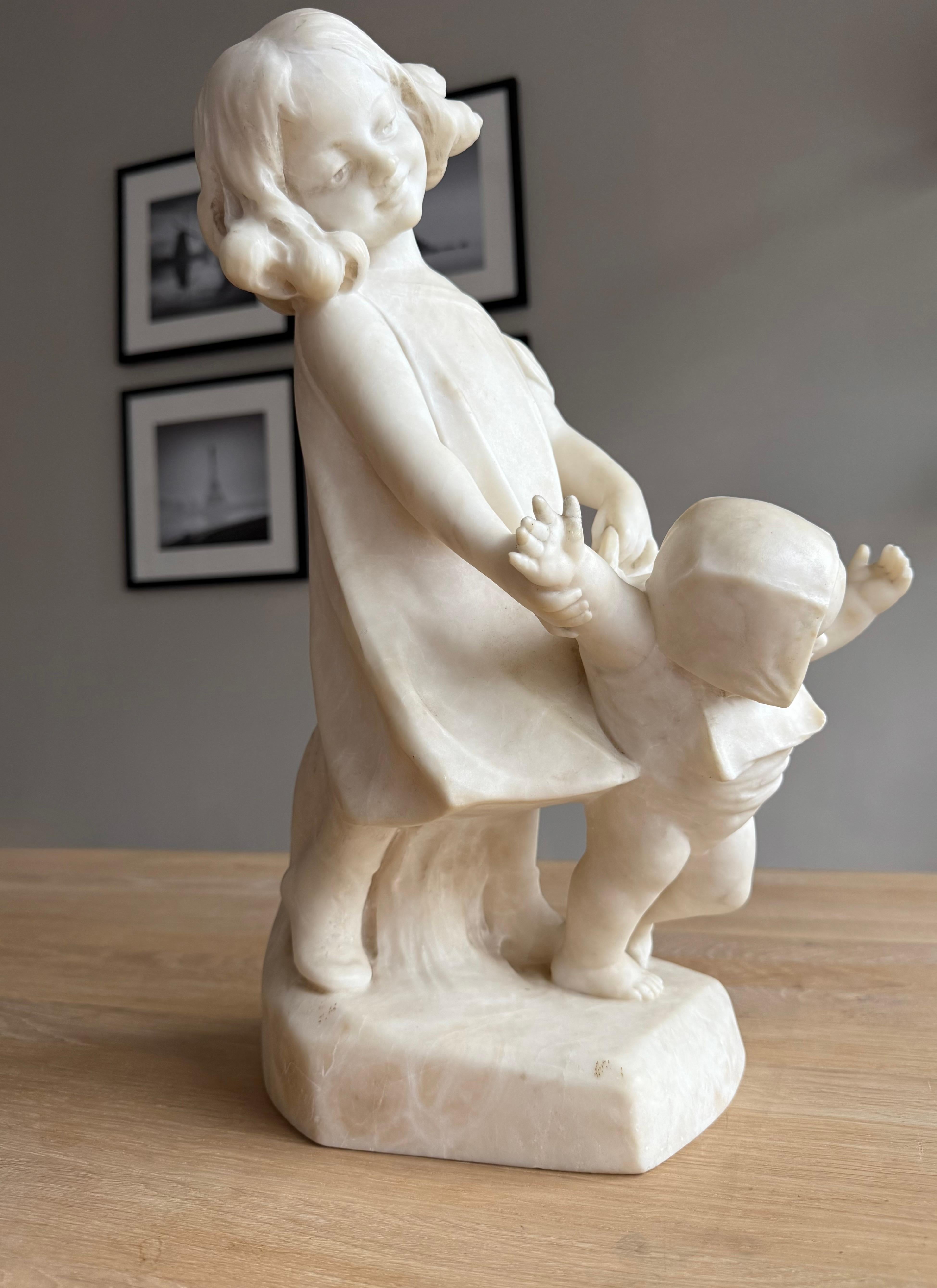 Rara scultura in alabastro di due bambini firmata da Dante Zoi, Italia, circa 1920 in vendita 7