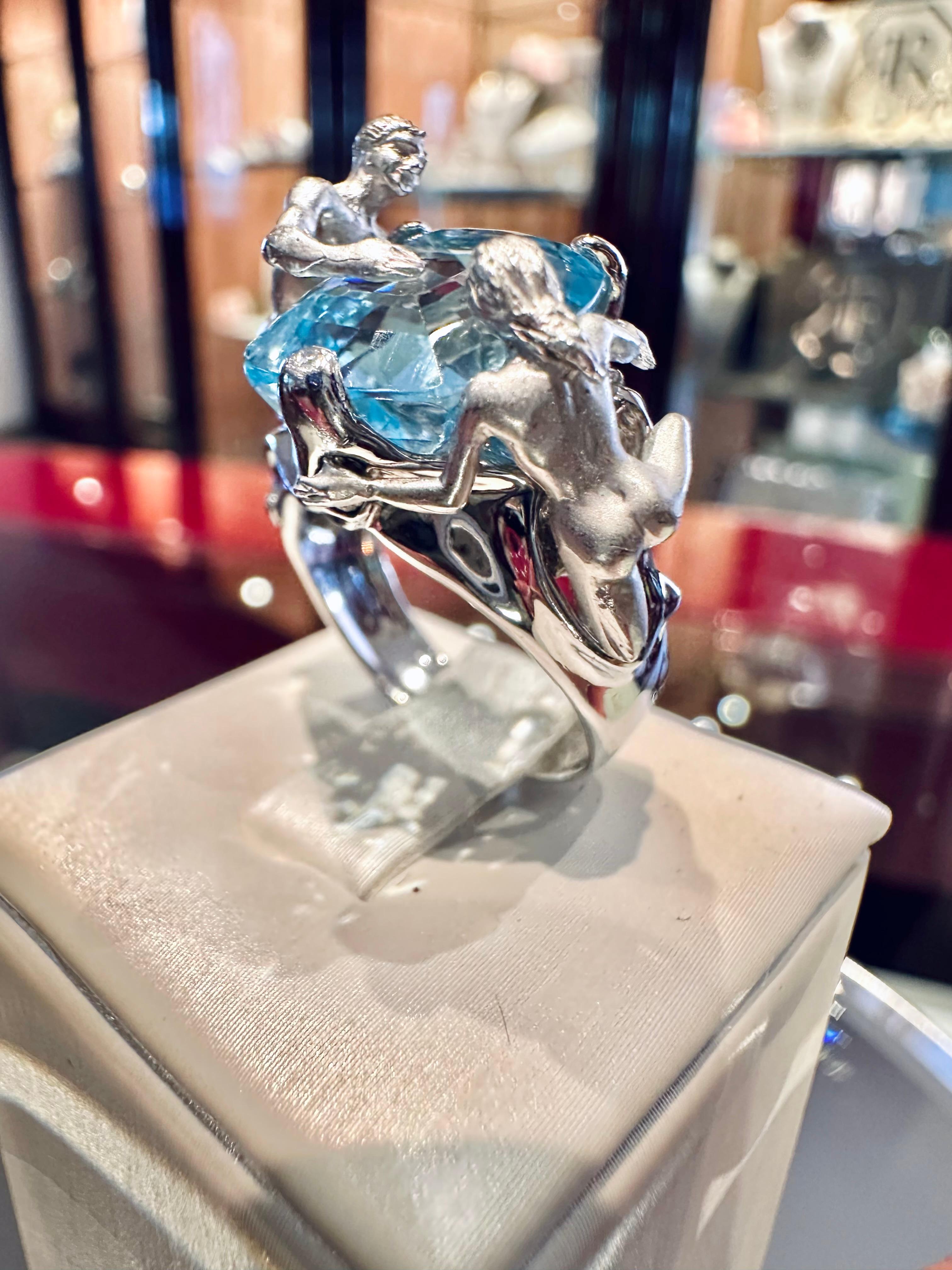 da uomo o donna Rare Signed Ivo Spina Sculptural Ring in 18kt White Gold with Blue Topaz in vendita