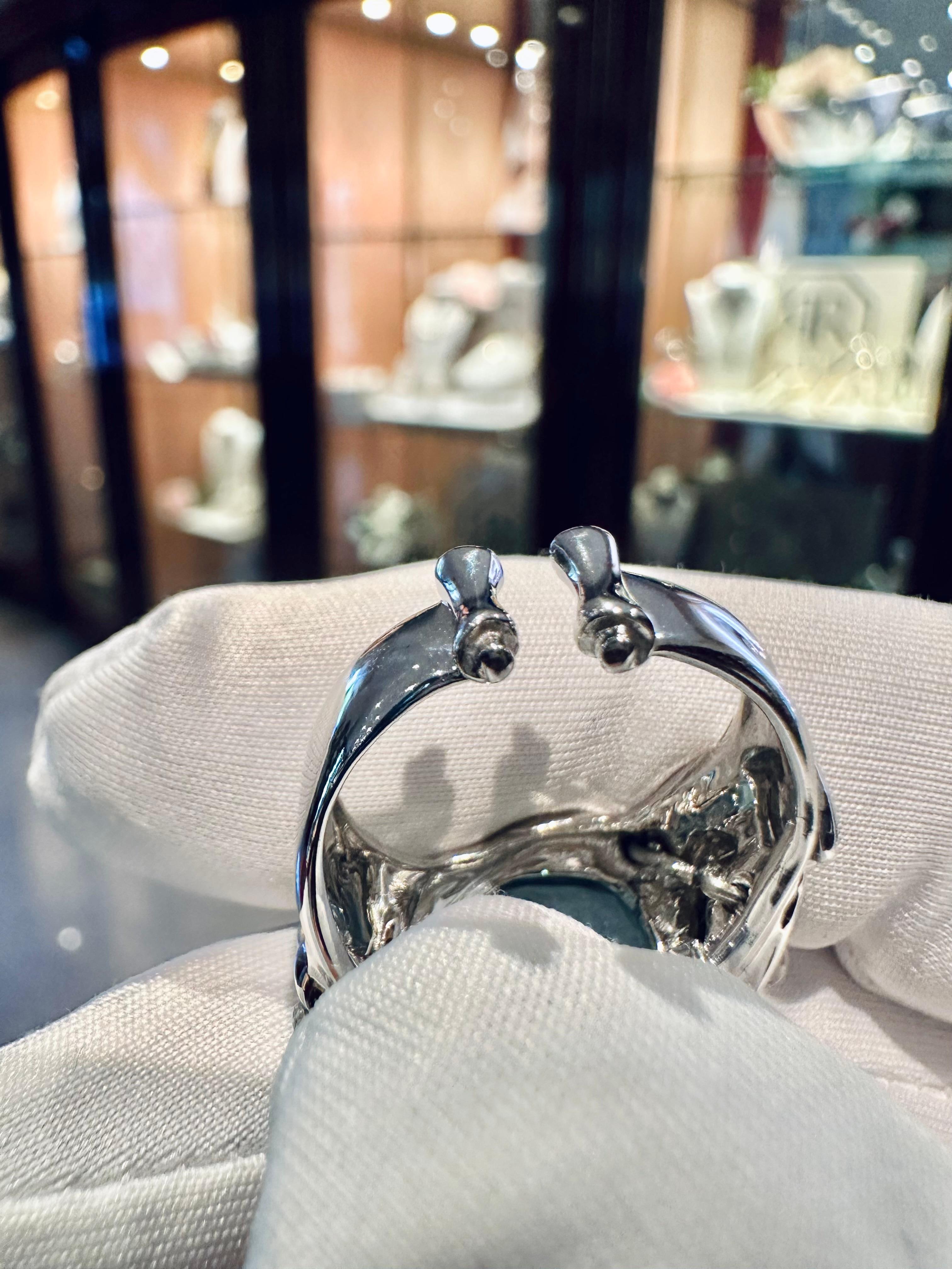 Rare Signed Ivo Spina Sculptural Ring in 18kt White Gold with Blue Topaz in vendita 2