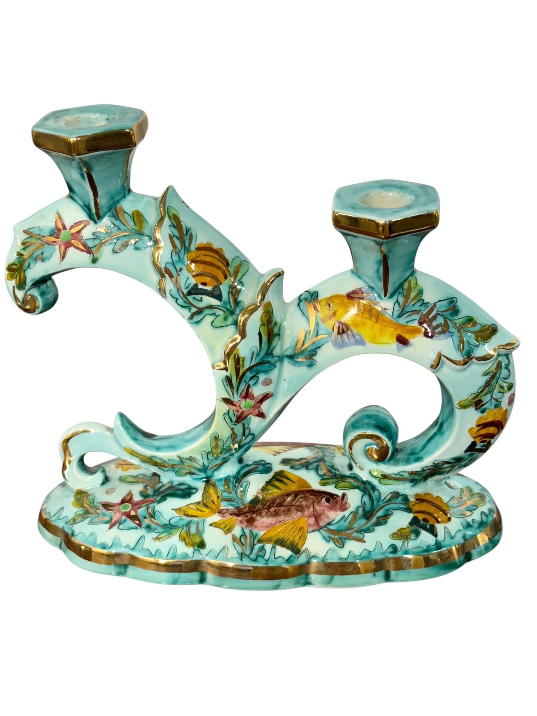 Seltene signierte Monaco Majolika Doppel-Kerzenhalter mit Marinedekor (Porzellan) im Angebot