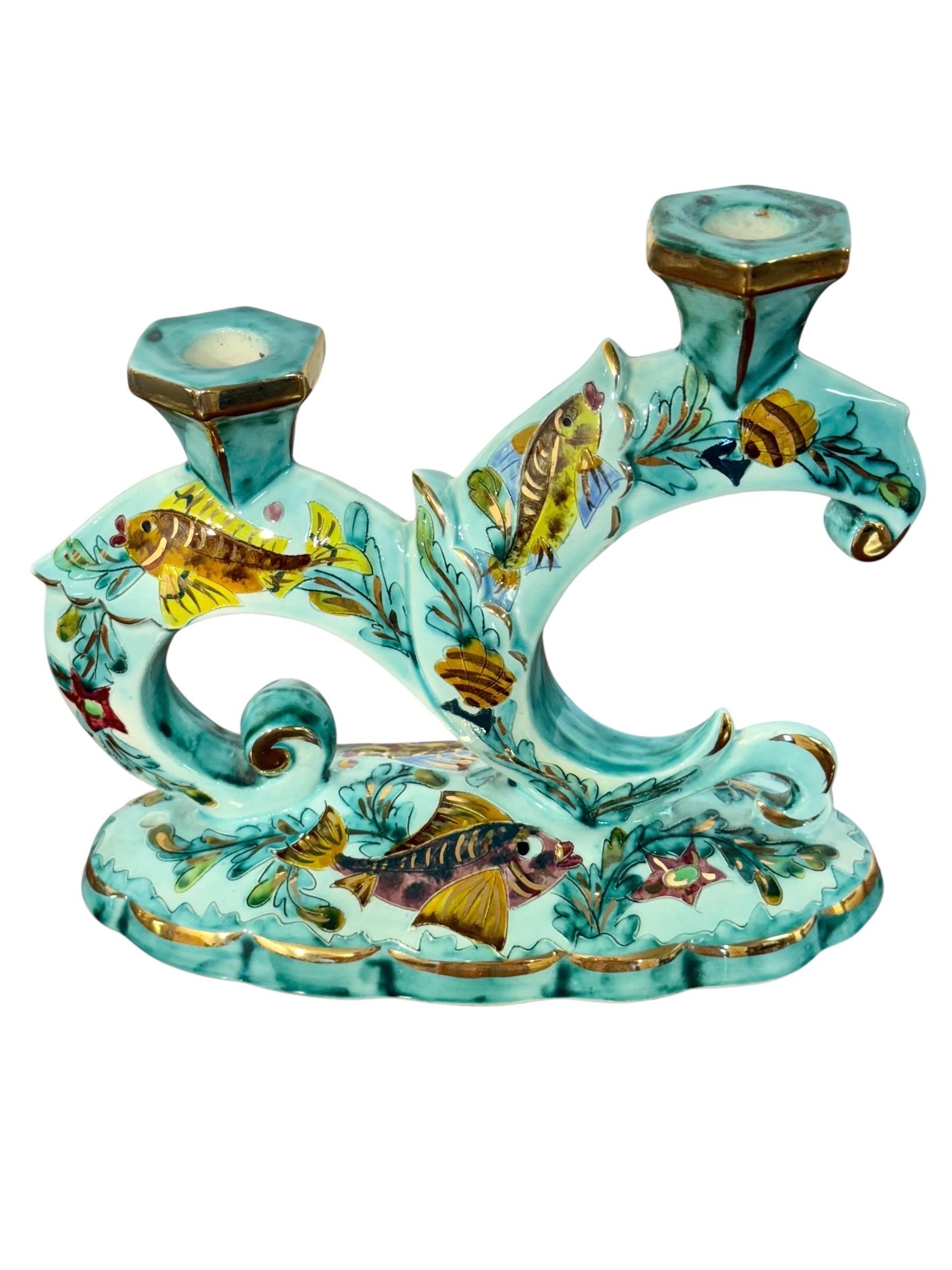 Seltene signierte Monaco Majolika Doppel-Kerzenhalter mit Marinedekor im Angebot 1