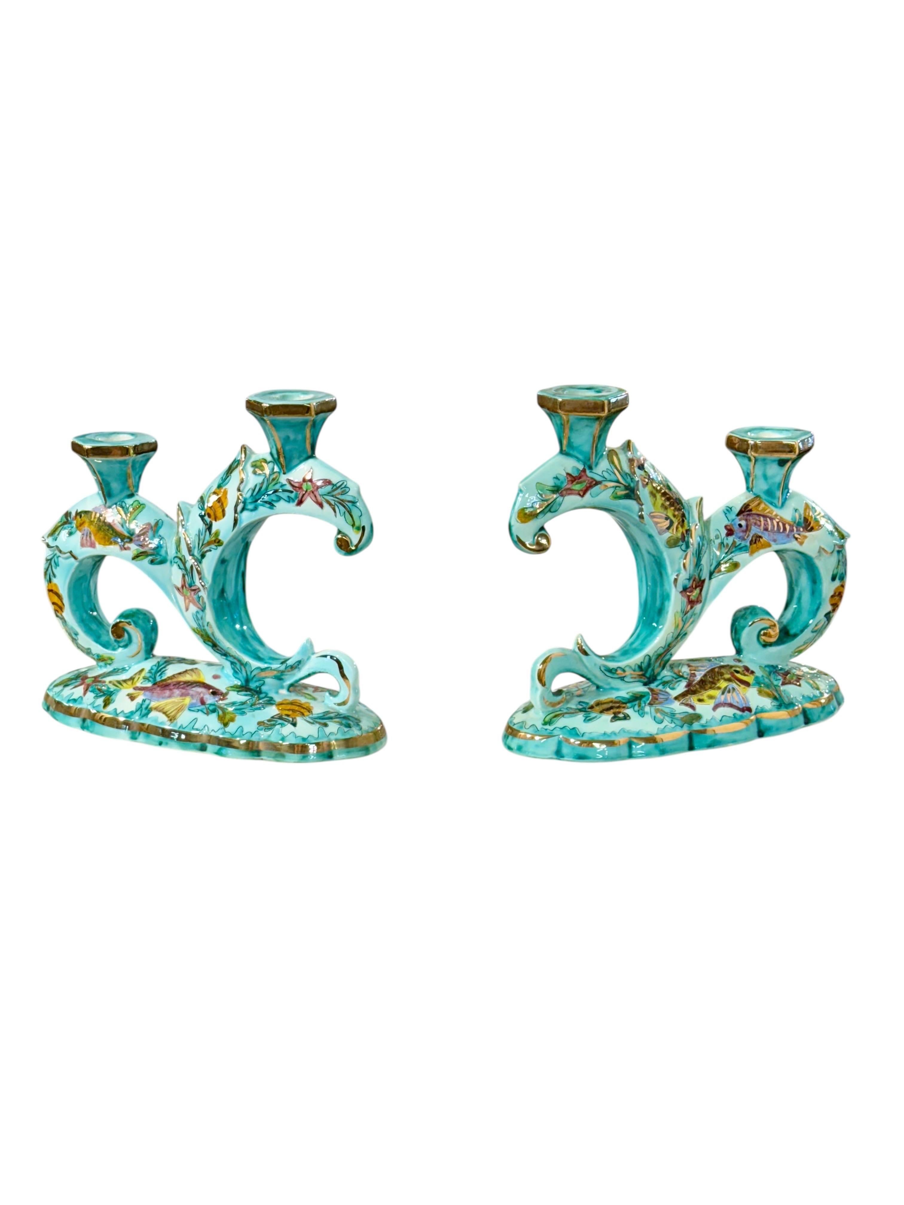 Seltene signierte Monaco Majolika Doppel-Kerzenhalter mit Marinedekor im Angebot