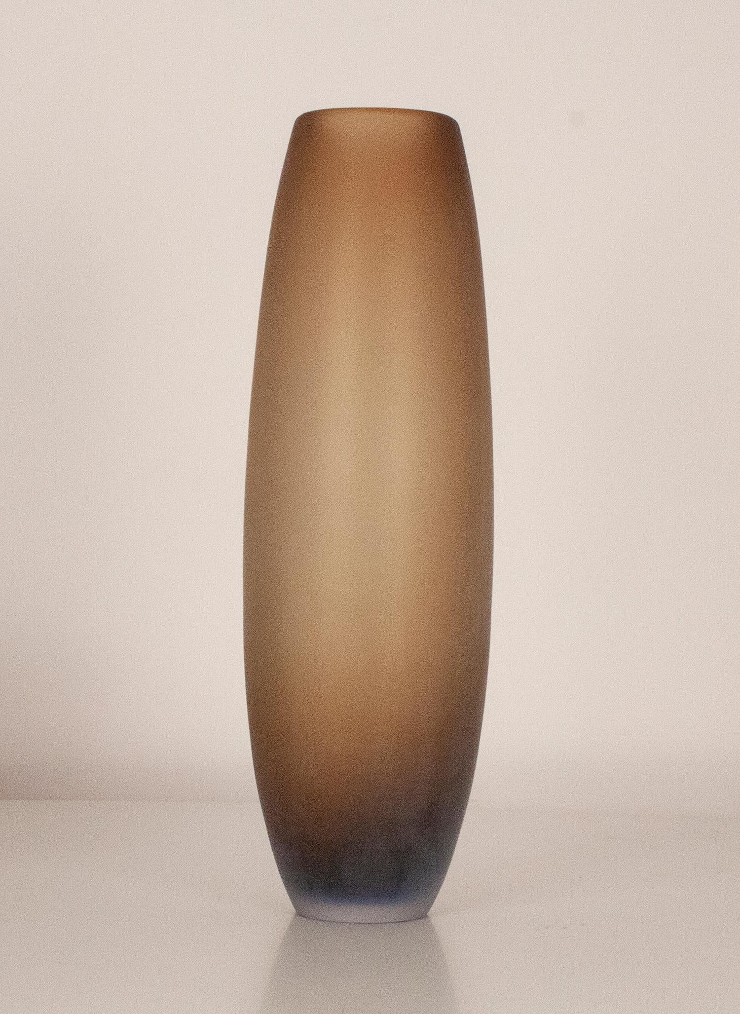 Arcade Opachi.
Rare signed murano glass hand blown by Ivan Baj, Opaco vase, Italy.
Limited Edition. Circa 1992.