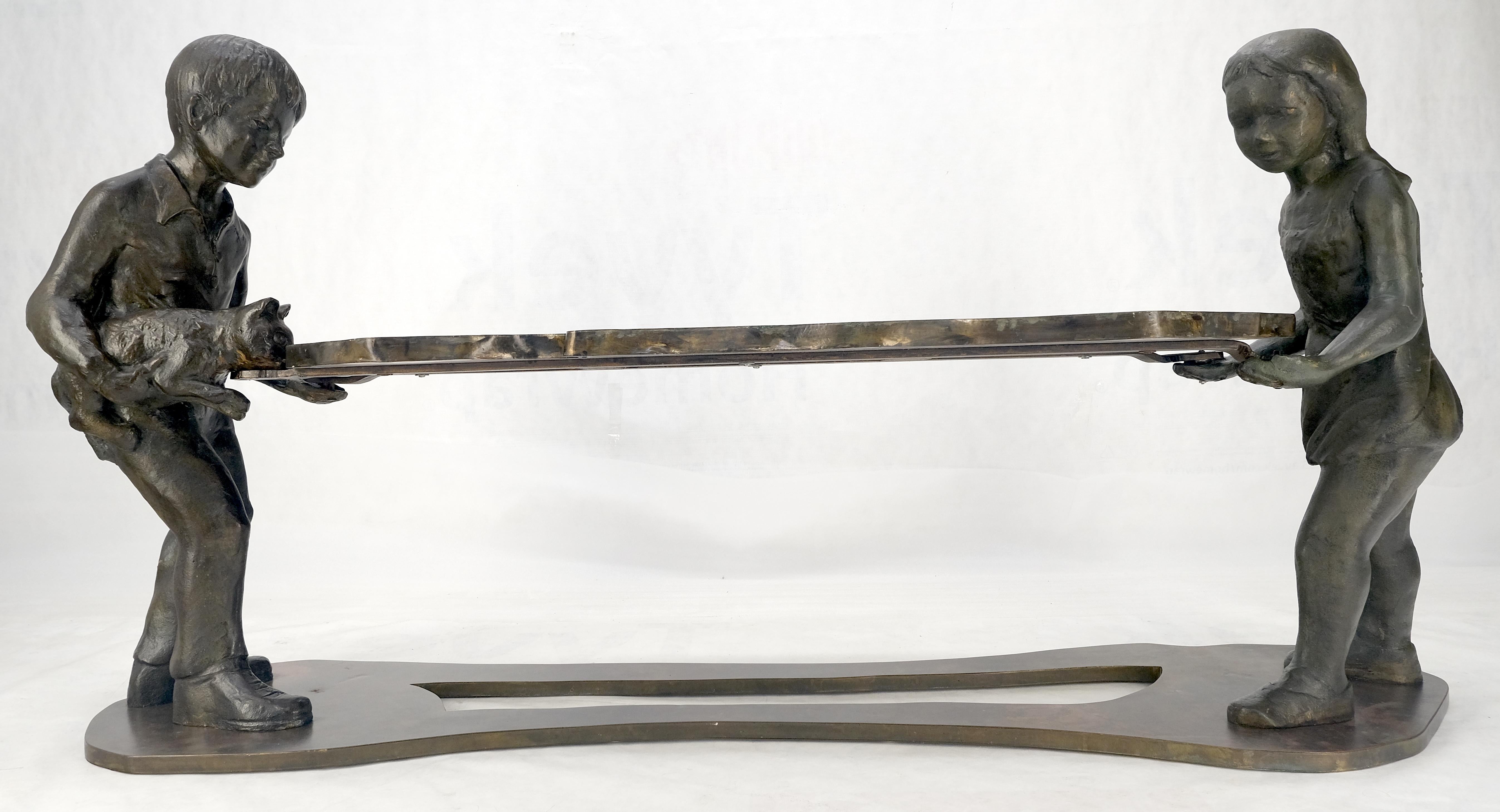 20ième siècle Rare table basse sculptée «Generation » signée Philip & Kelvin Laverne, vers 1970 en vente