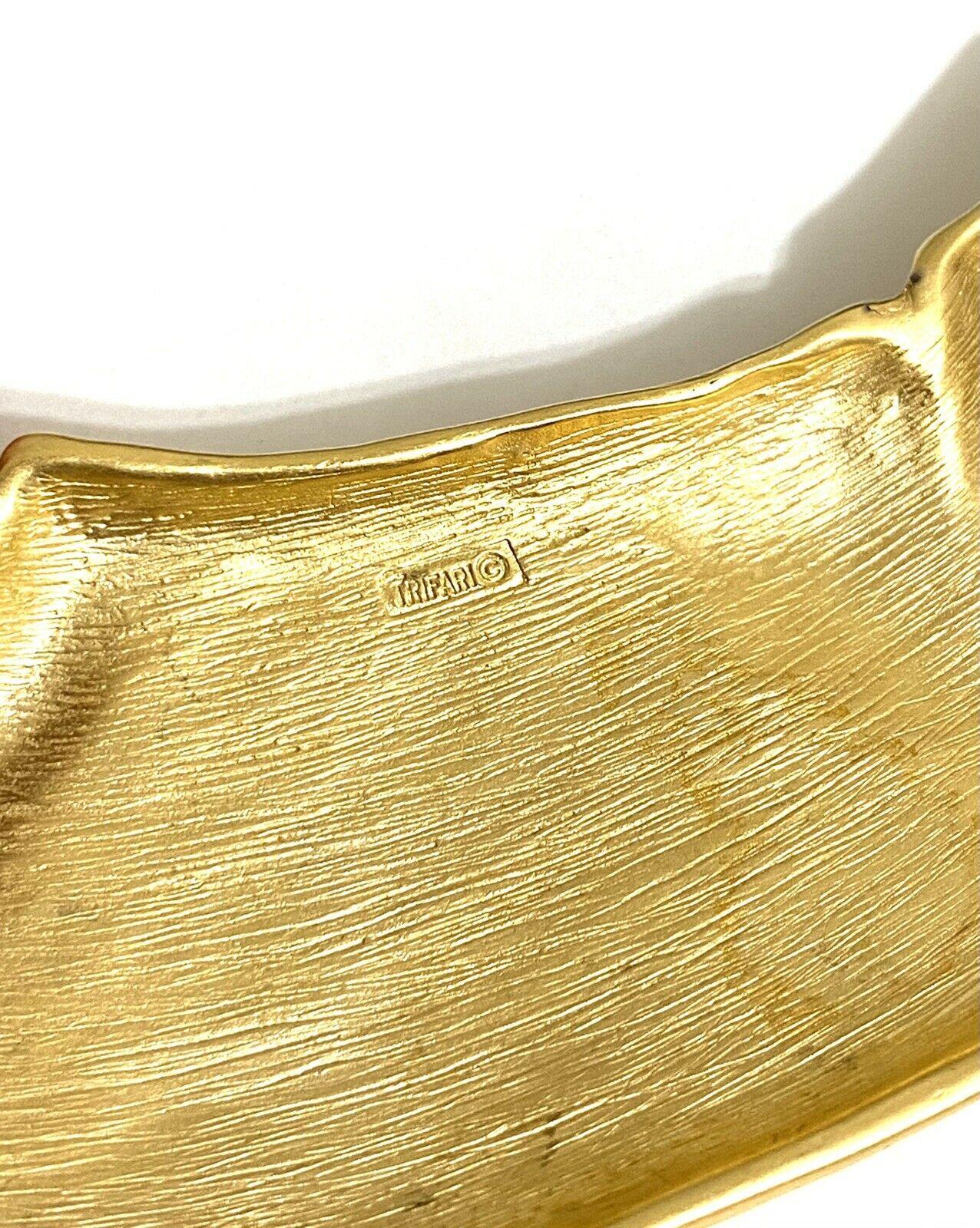 Seltene signierte Trifari Designer Lucite Perlen Goldene Modernistische Choker-Halskette im Zustand „Hervorragend“ im Angebot in Montreal, QC