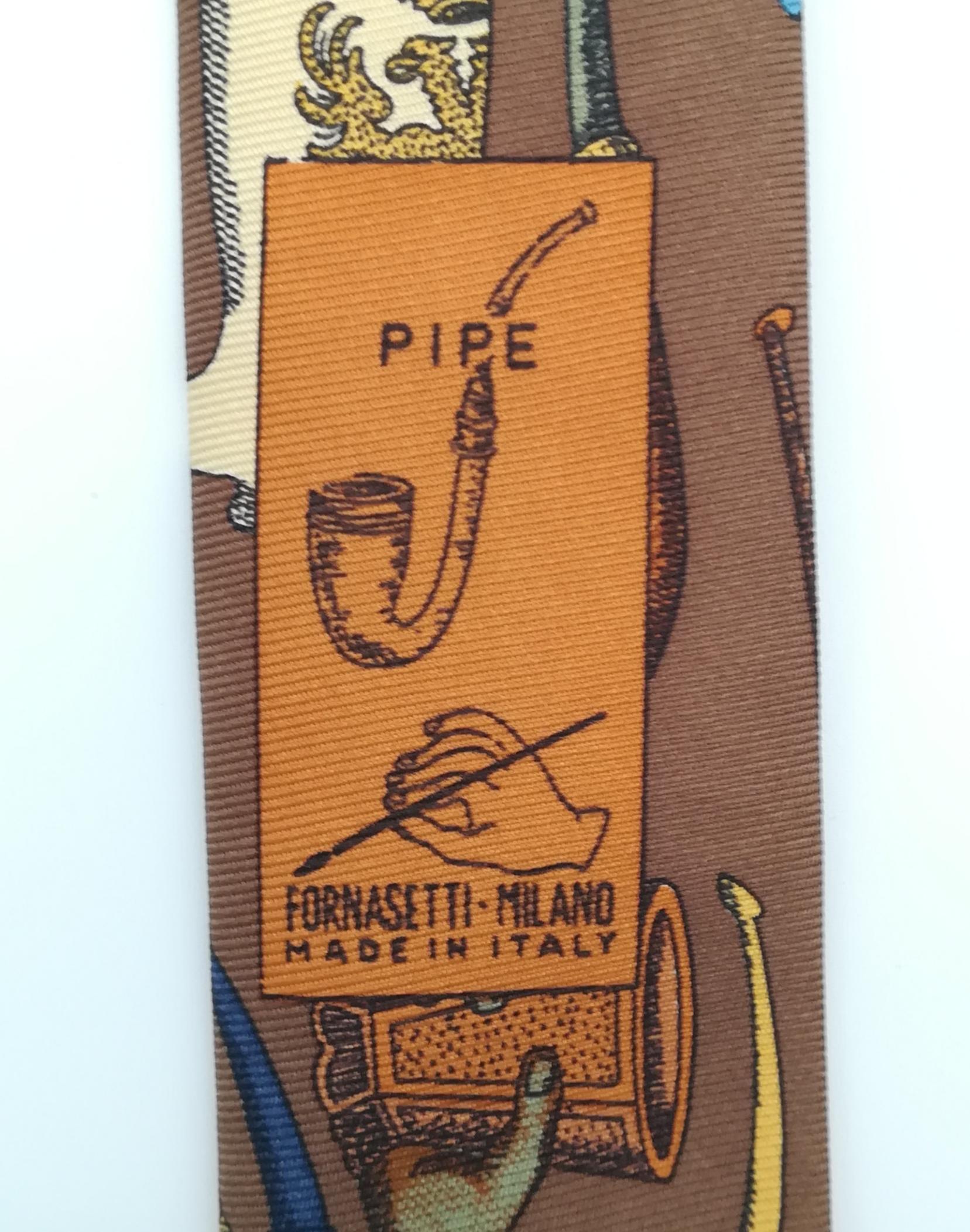 Seltener Seidenkragen von Piero Fornasetti für Pipe-Enthusiasts (Italienisch) im Angebot