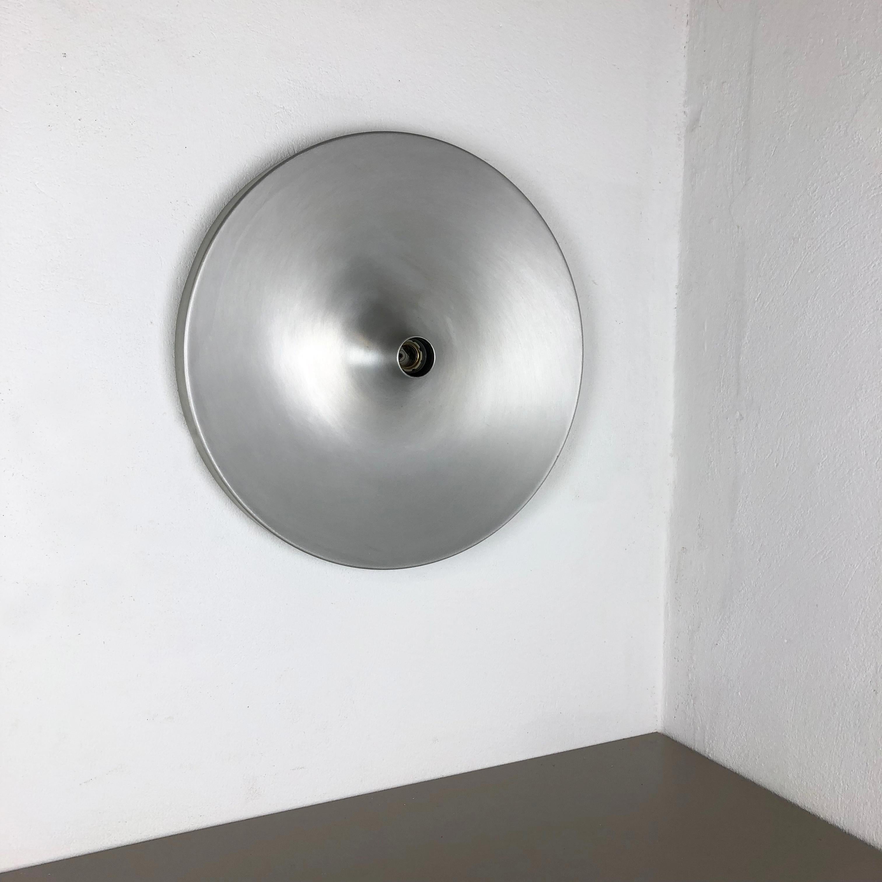 Article:

Extra-large wall light sconce


Producer:

Staff lights



Origin:

Germany



Age:

1970s



Description:

Original 1960s modernist German wall light made of solid metal. This super rare wall light was produced in