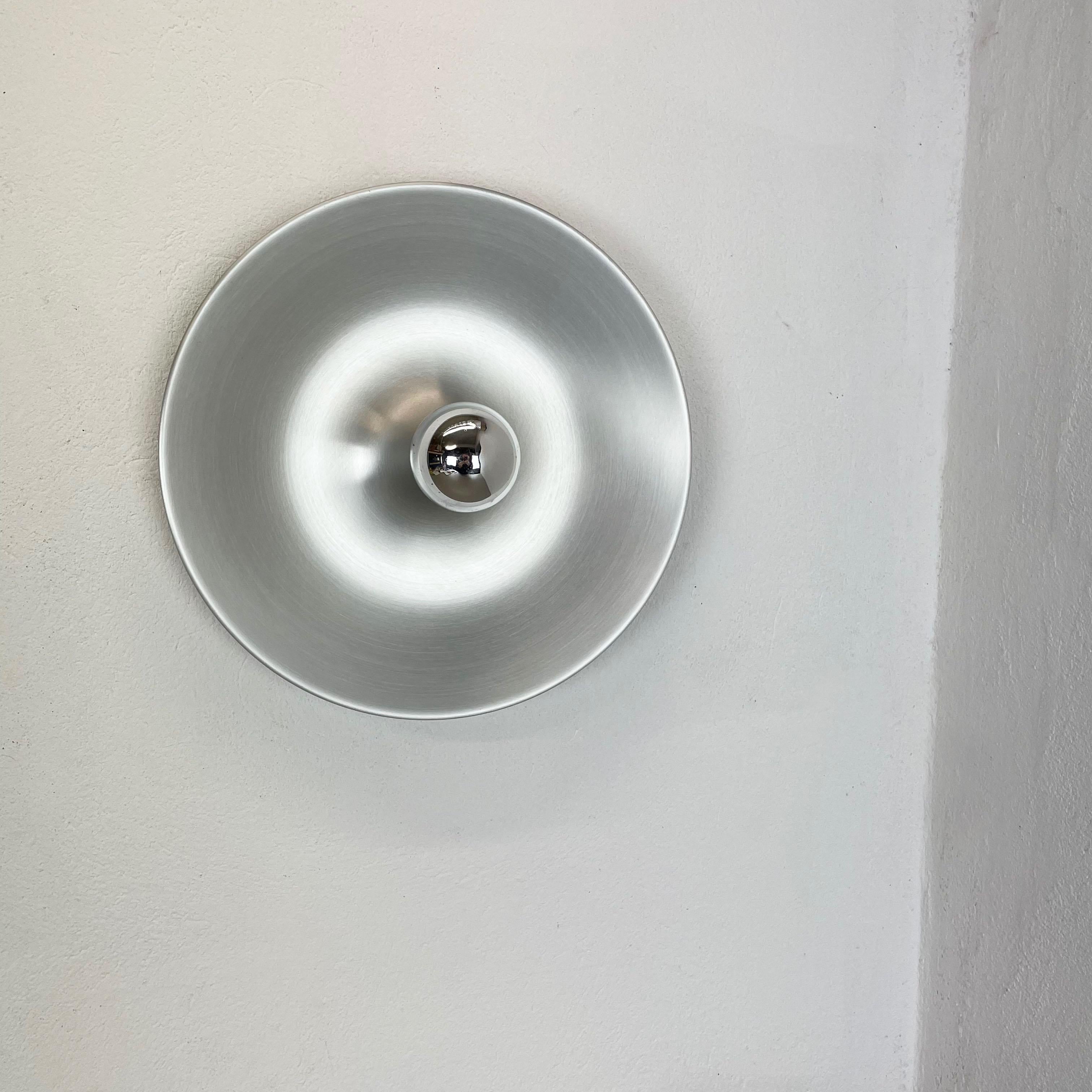 Article:

Wall light sconce


Producer:

Staff Lights



Origin:

Germany



Age:

1970s






Original 1960s modernist German wall light made of solid metal. This super rare wall light was produced in the 1960s by Staff