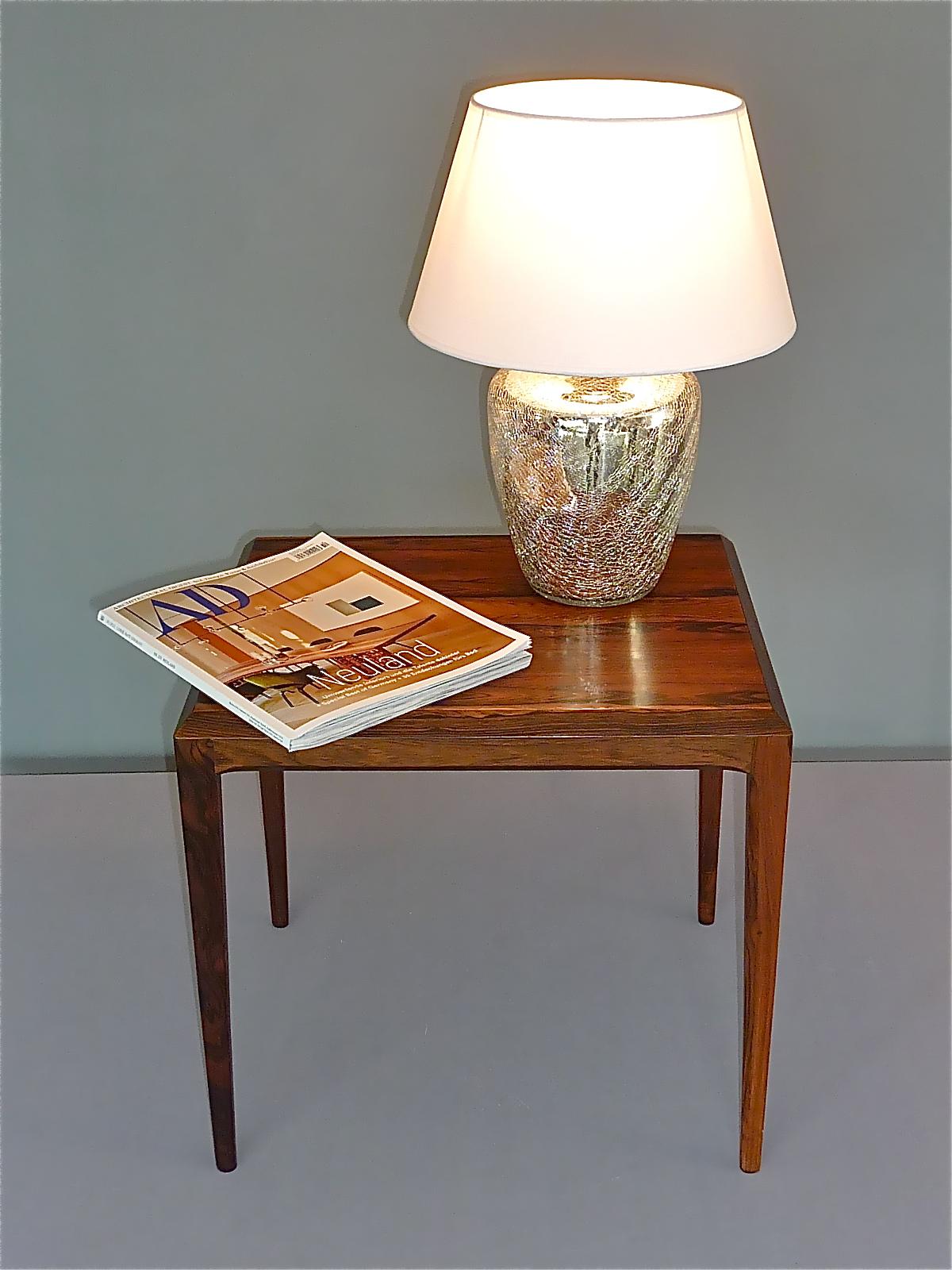 Art déco Rare lampe de bureau Art Déco argentée en verre craquelé et tissu blanc Modernisme France 1930 en vente