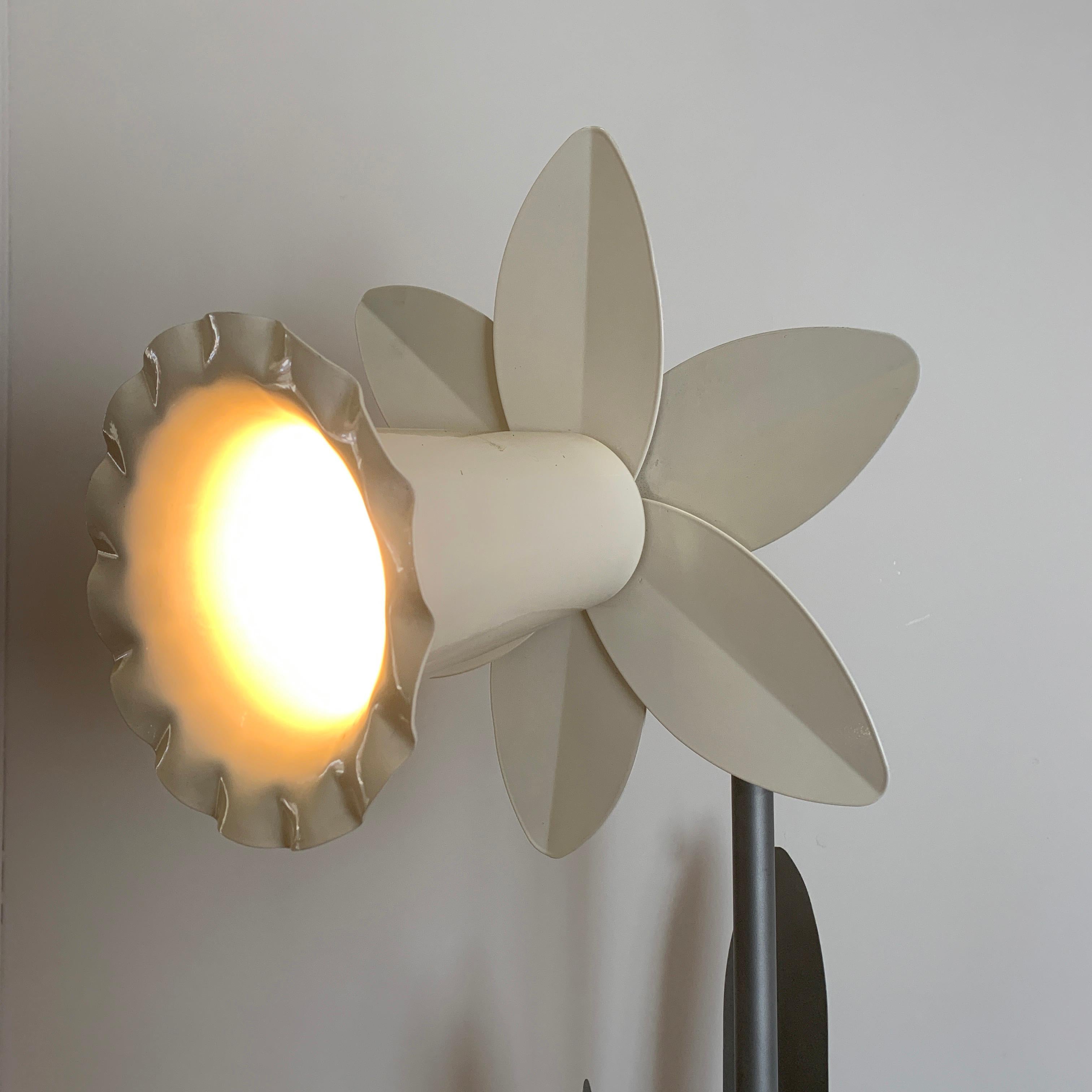 bliss daffodil lamp