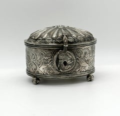 Seltene silberne Kräuterdose (Yerbera), Oberperu, Potosí, um 1775-90, großartig repoussiert