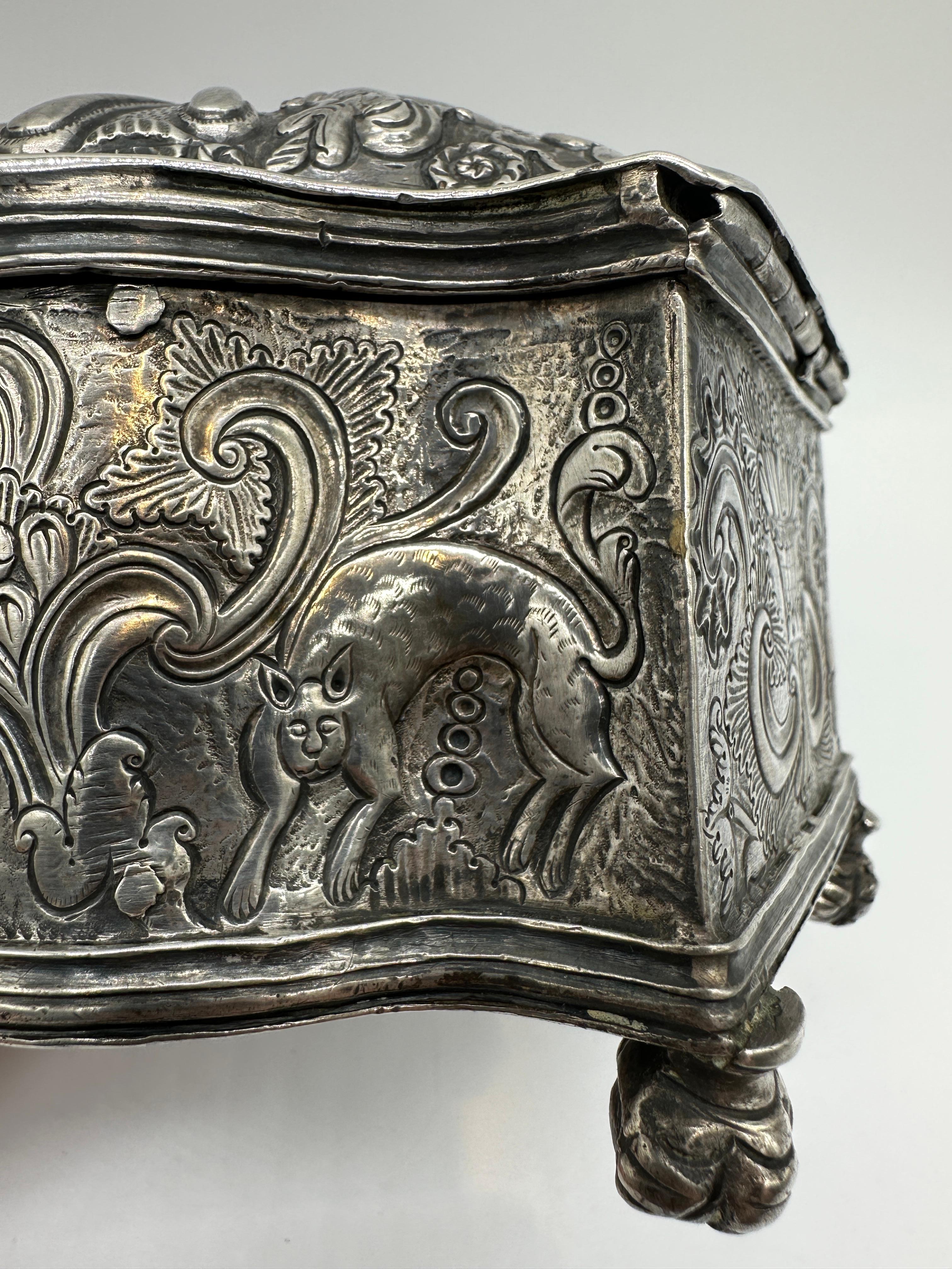 Argent Rare boîte à herbes (Yerbera) en argent, Haut Pérou, Potosí, c. 1775-90 très repoussé en vente