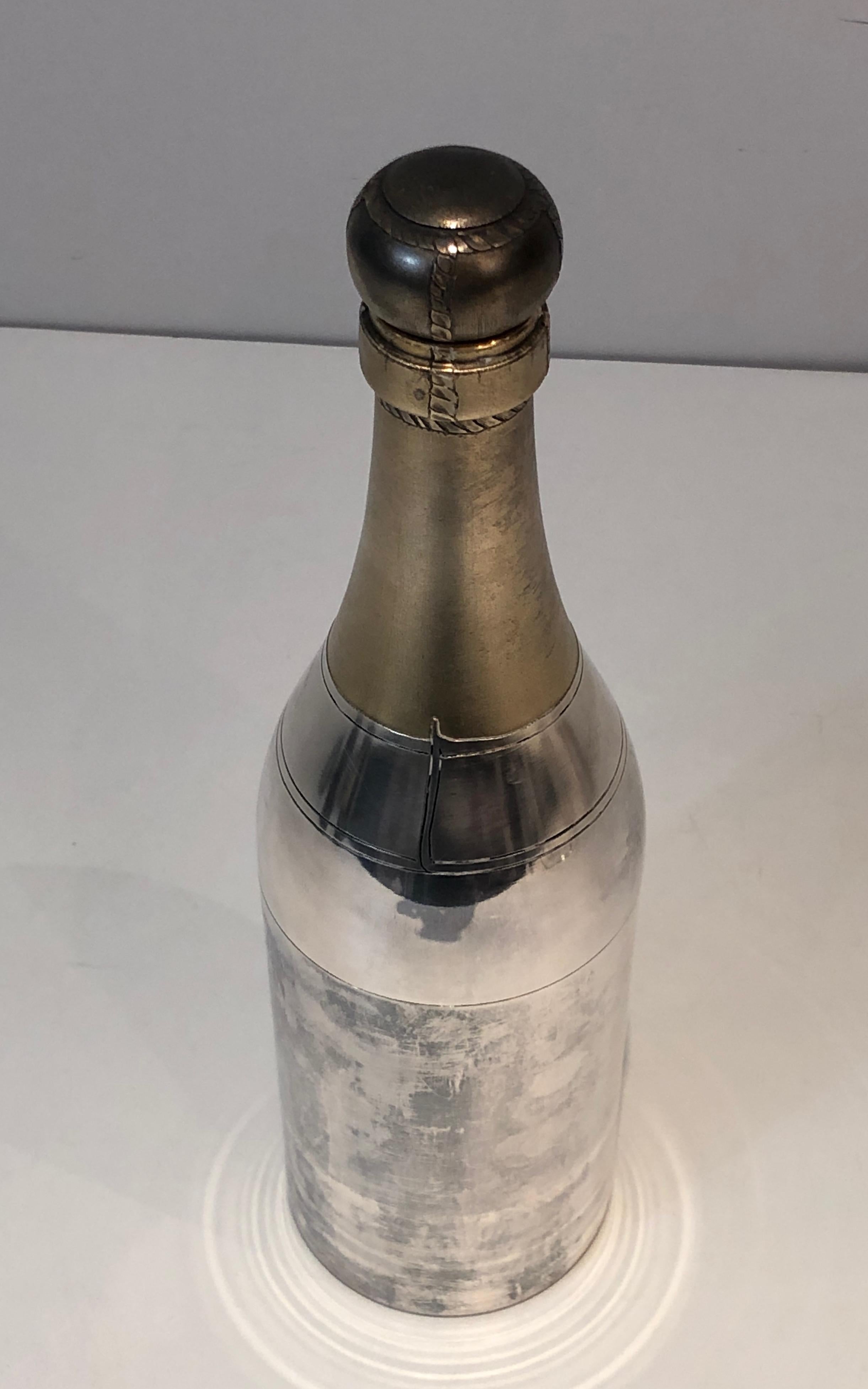 Seltener versilberter und messingfarbener Shaker, der eine Champagnerflasche präsentiert, französisch, um im Angebot 6