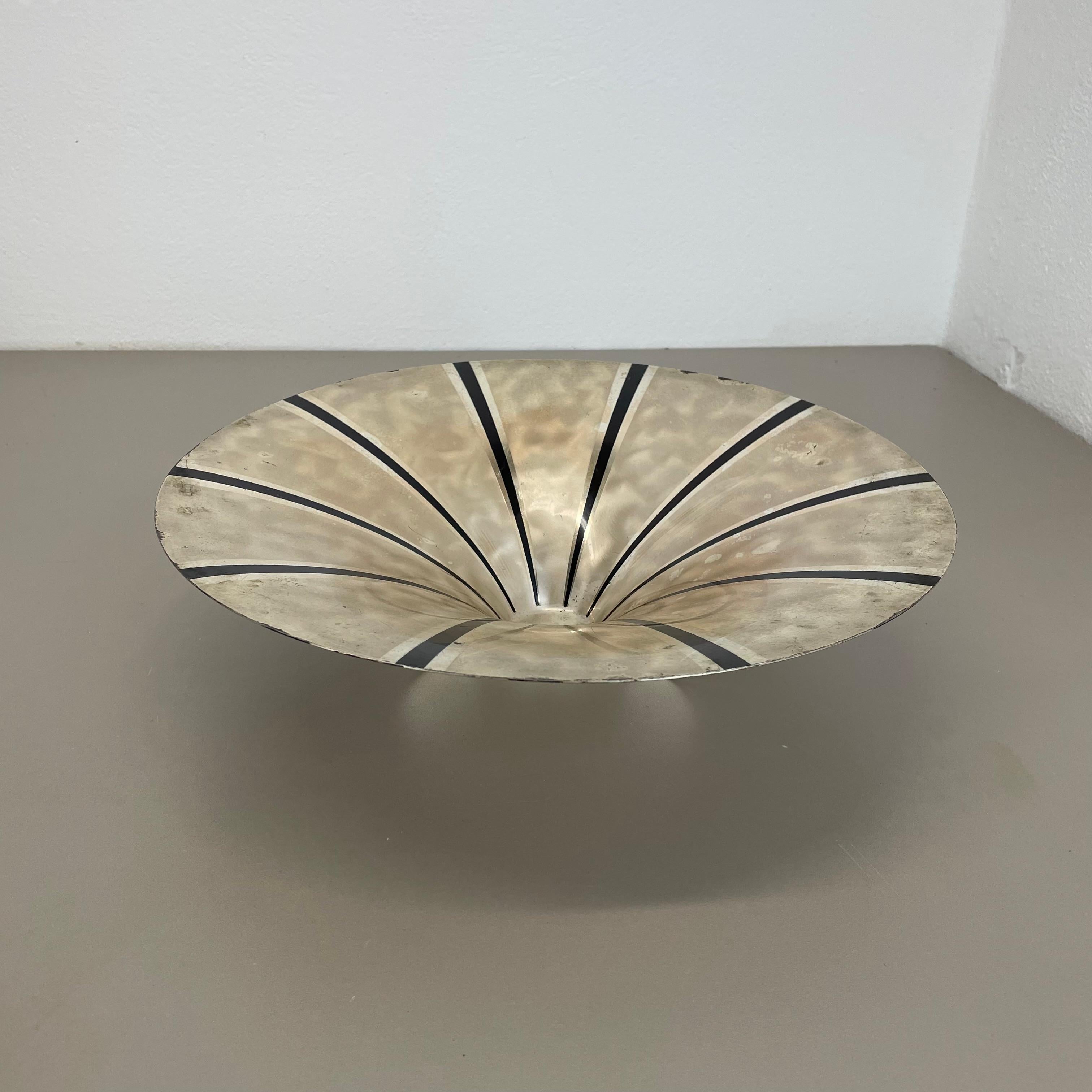 Article: silver plated shell element



Producer: WMF, Germany (marked with the wmf ikora signature)



AGE: 1930s



Description: 

Wonderful art deco element designed and produced by Würtembergische Metallwaren Fabrik (WMF), Germany in the 1930s.