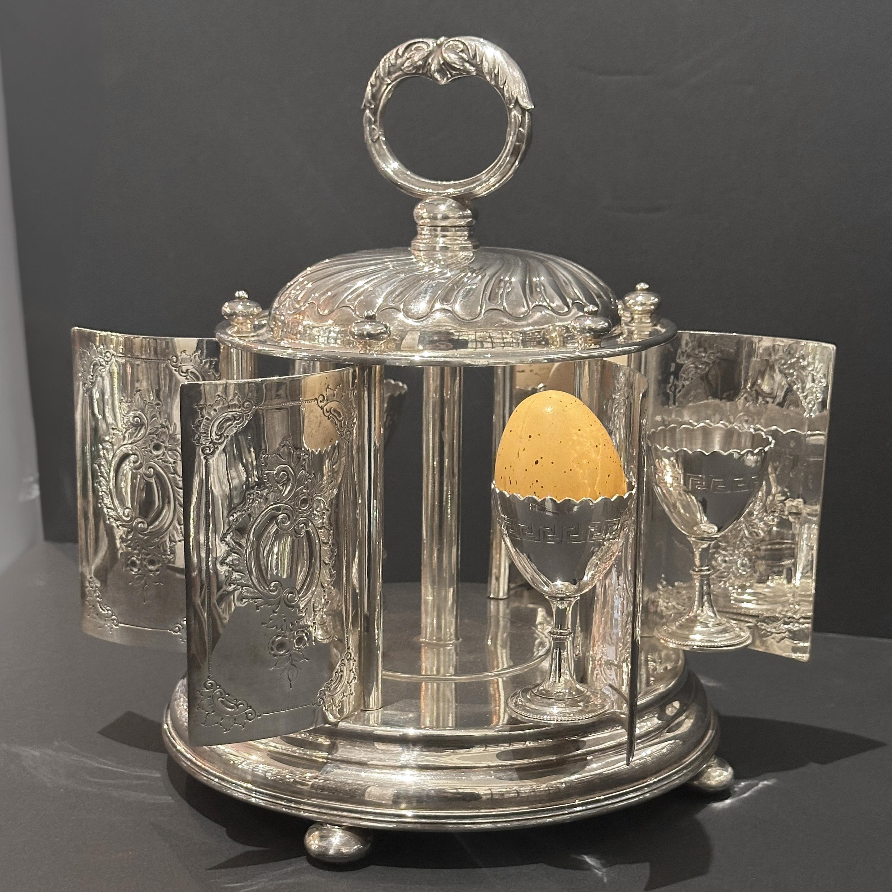 Rare silver plated egg carrousel, Mappin and Webb, London In Good Condition In Paris, FR