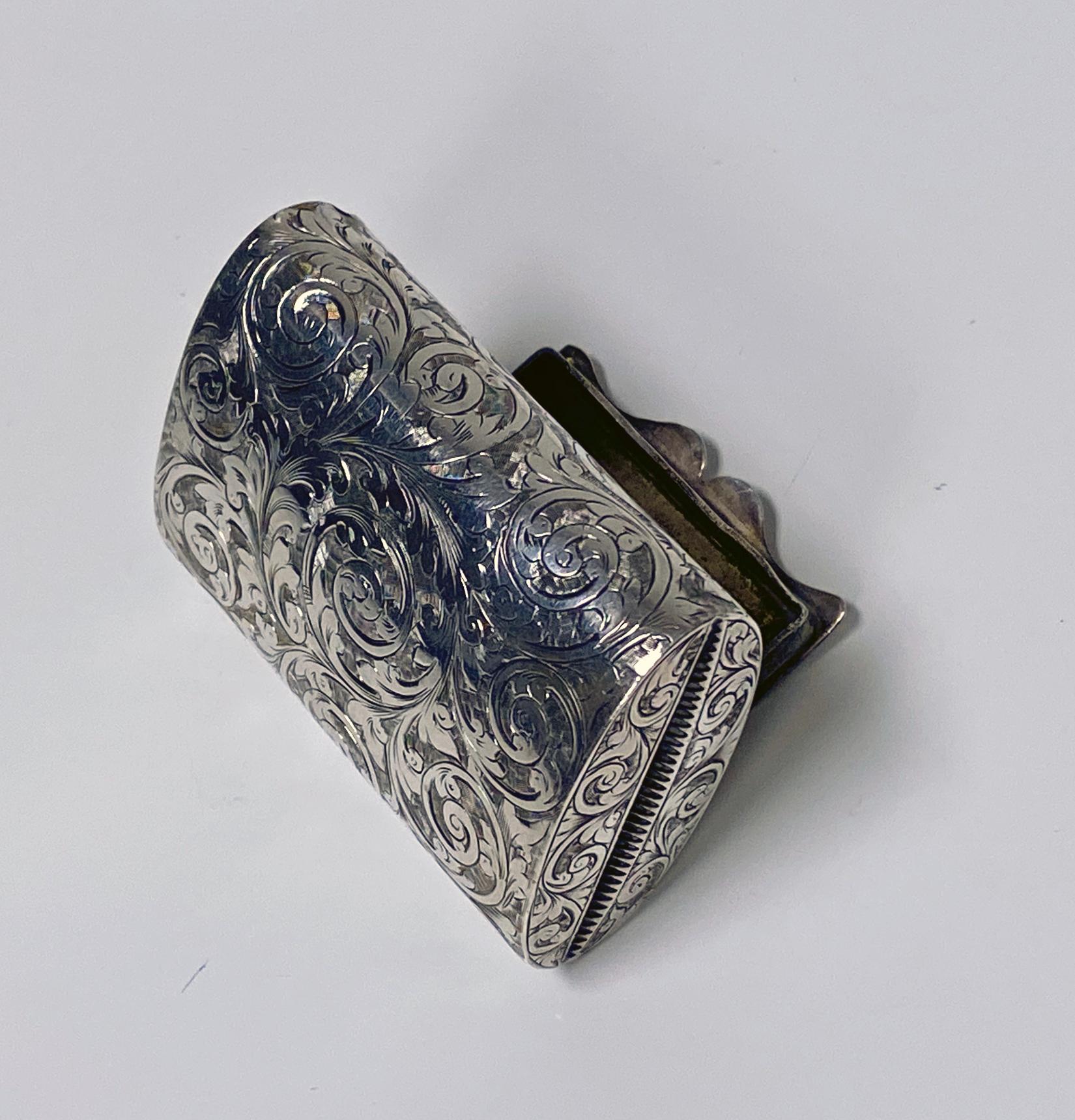 Rare Silver Vesta Case in form of clutch Purse Birmingham 1892 Thomas Hayes In Good Condition In Toronto, Ontario
