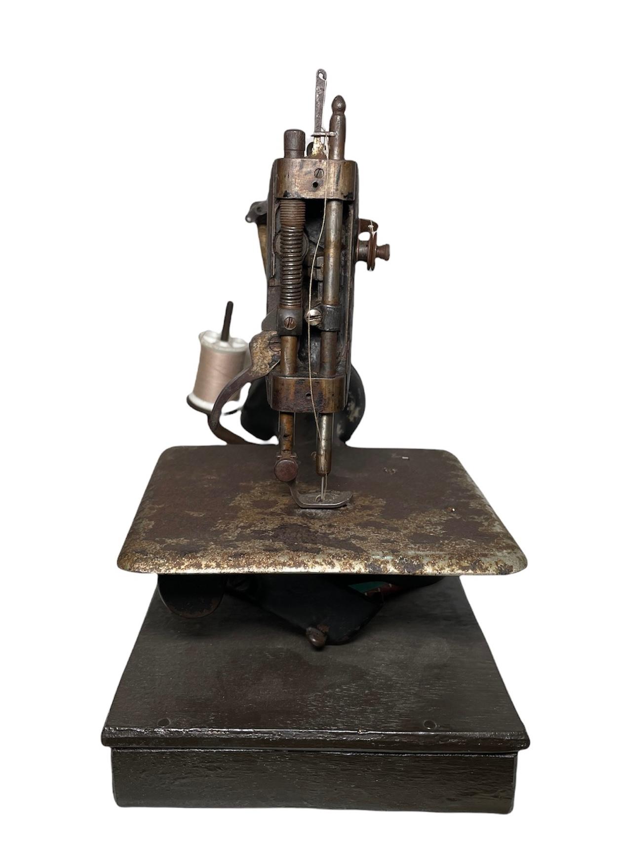 Industrial Rare Singer Model 24 Chain Stitch Small Sewing Machine For Sale