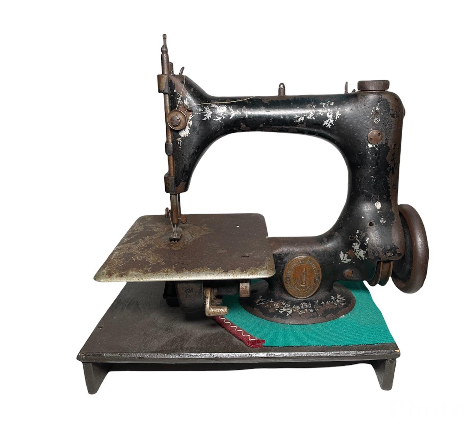 American Rare Singer Model 24 Chain Stitch Small Sewing Machine For Sale