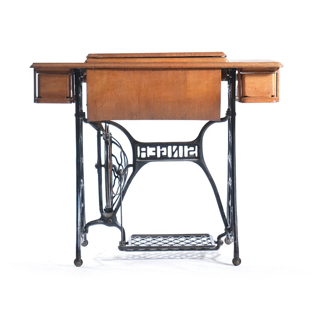 Rare Singer Sewing Table with the Machine, 1908 Wittenberge Factory in Germany For Sale 5