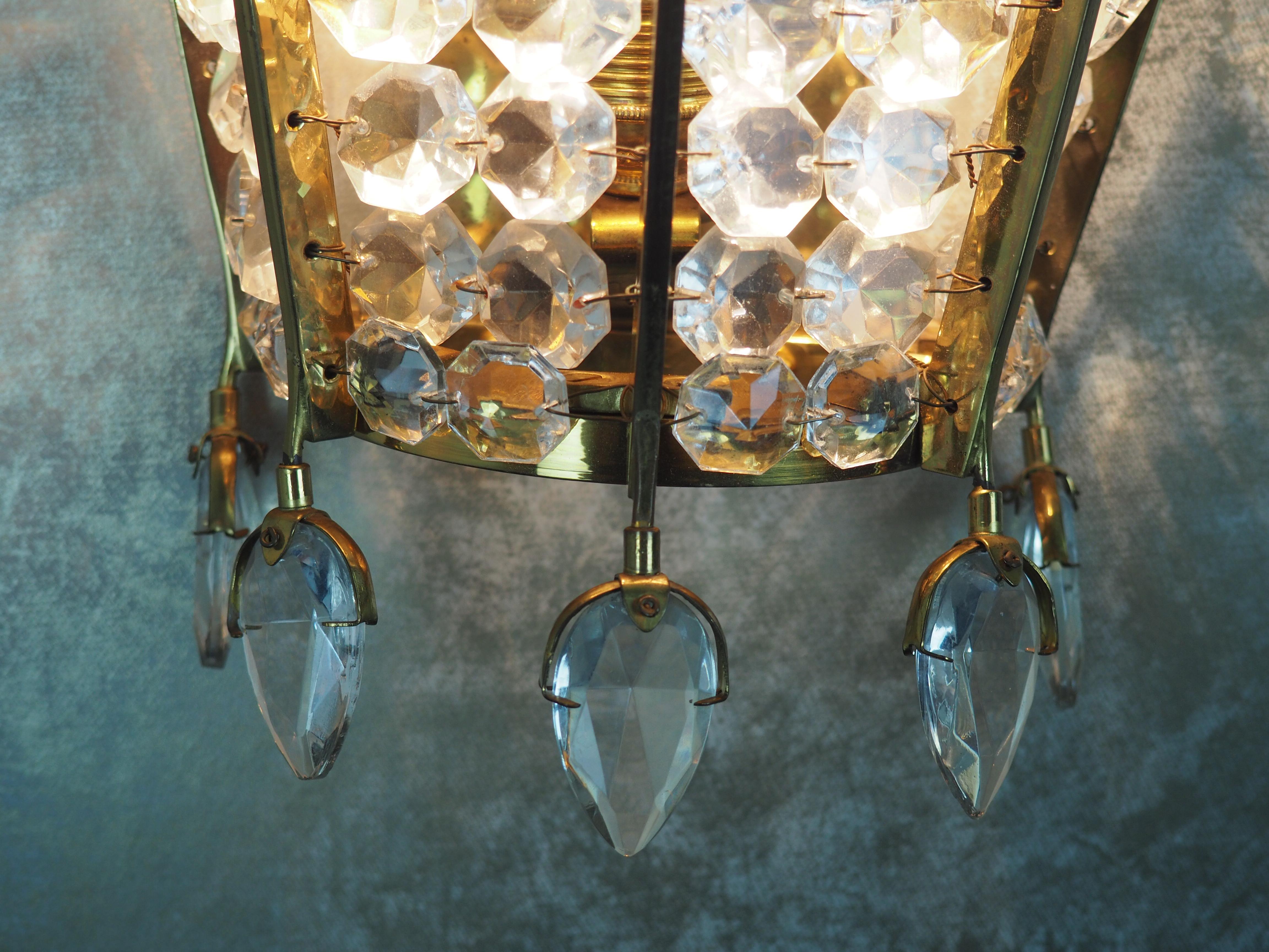 Rare Single Crystal and Brass Wall Sconce by Bakalowits, Austria, circa 1950s 4