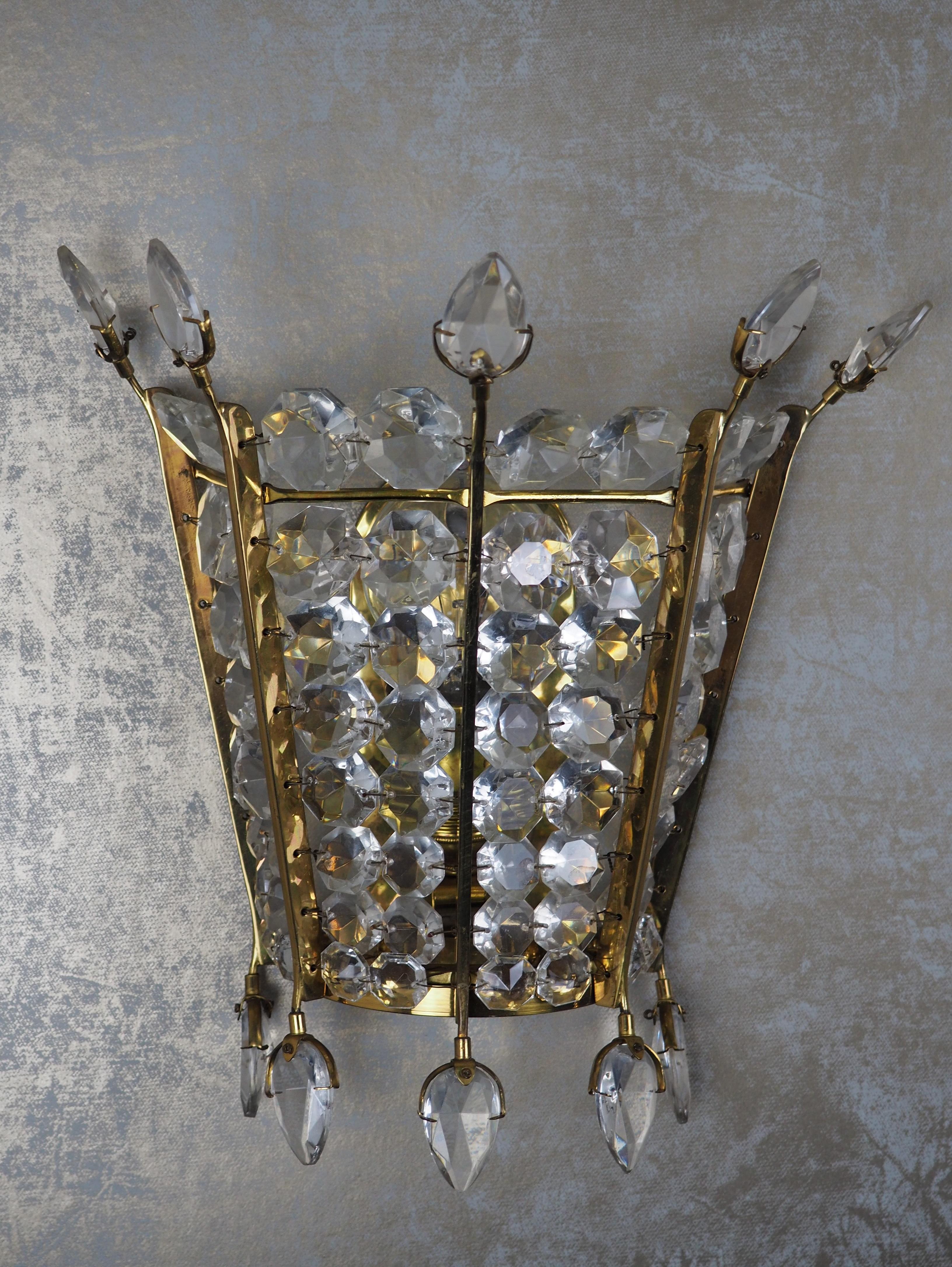 Rare Single Crystal and Brass Wall Sconce by Bakalowits, Austria, circa 1950s 6