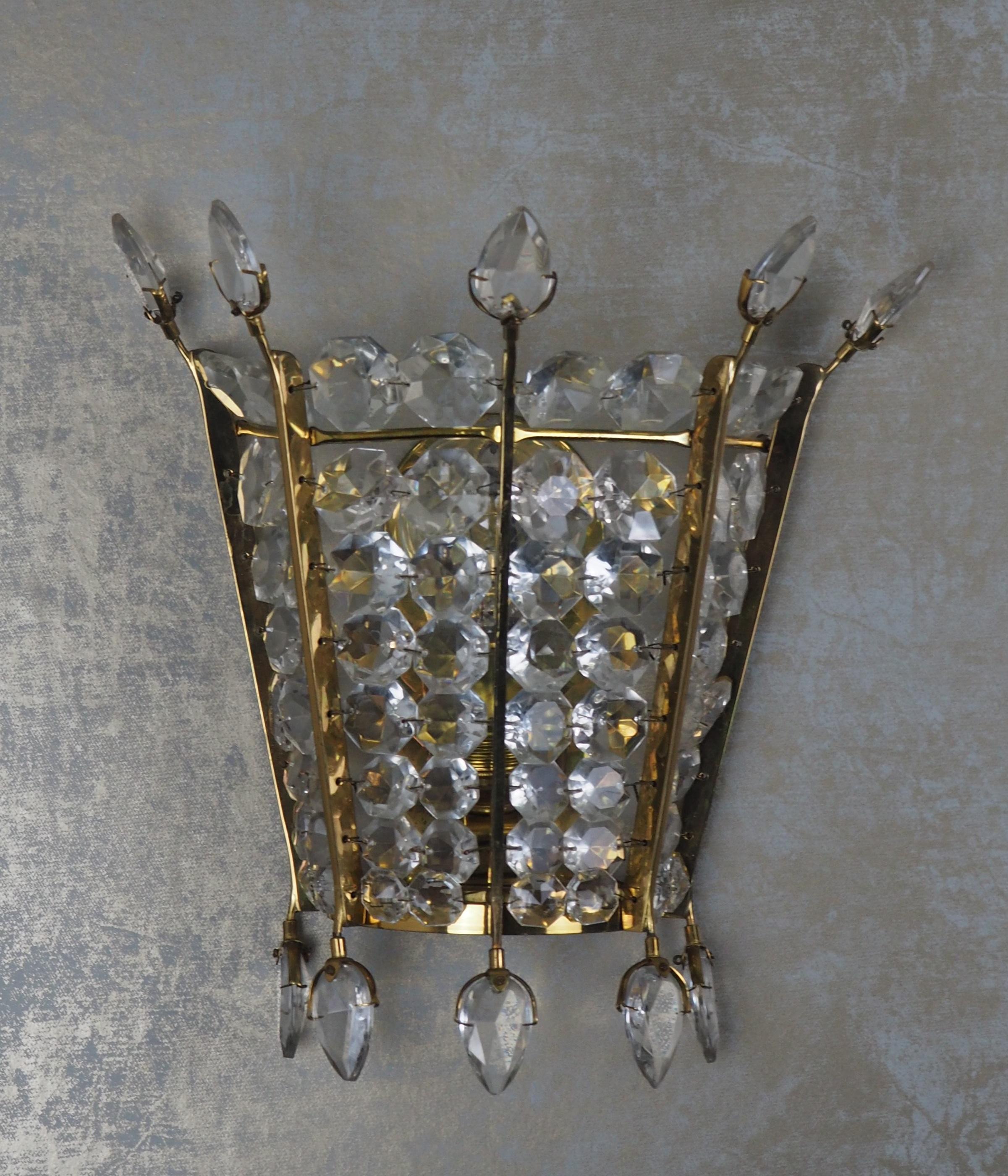 Beautiful and rare single brass and crystal wall lights by Bakalowits, Austria, circa 1950s.
Socket: x E27 (Edison) standard screw bulbs.
In an excellent condition.