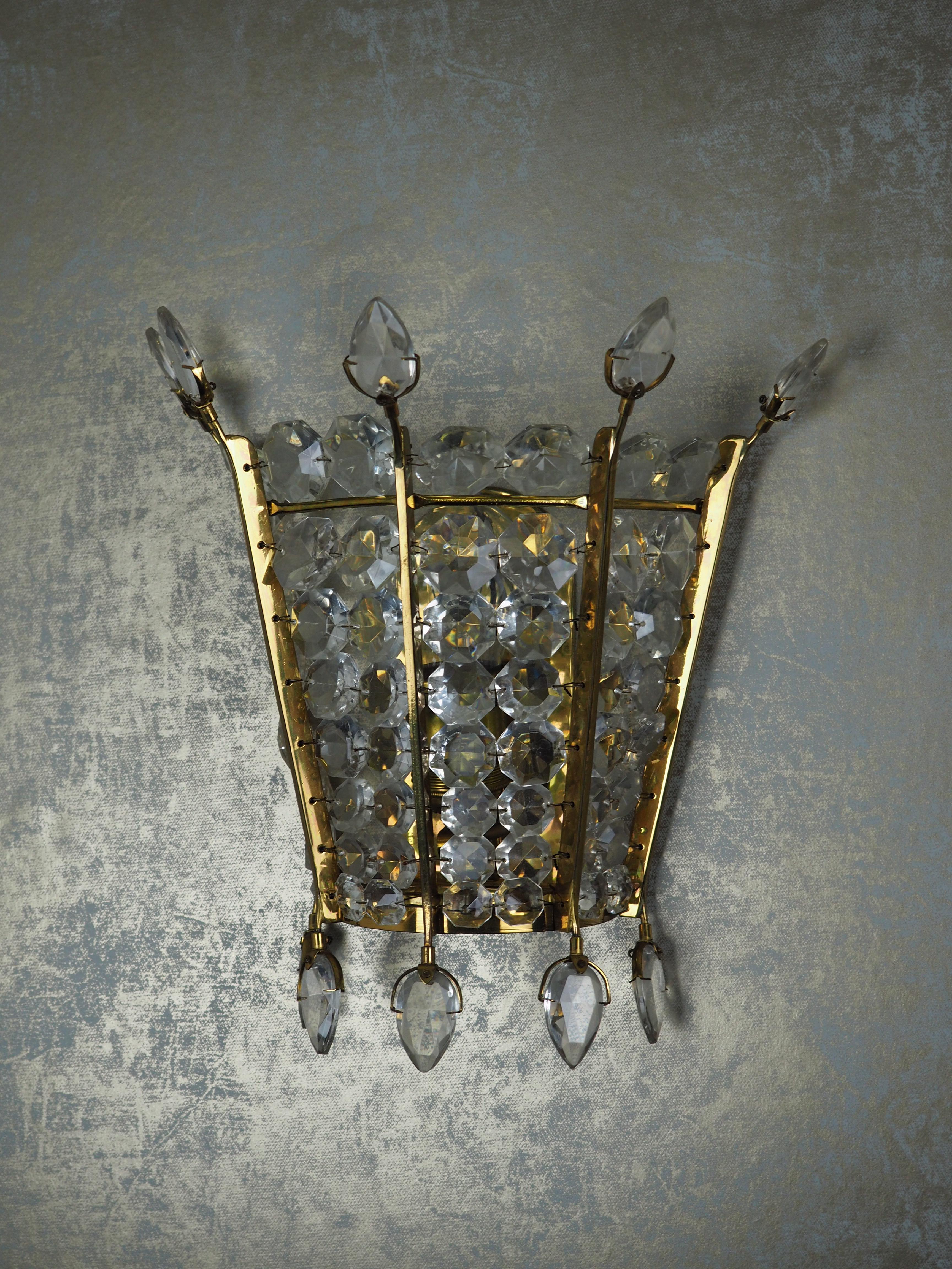 Polished Rare Single Crystal and Brass Wall Sconce by Bakalowits, Austria, circa 1950s