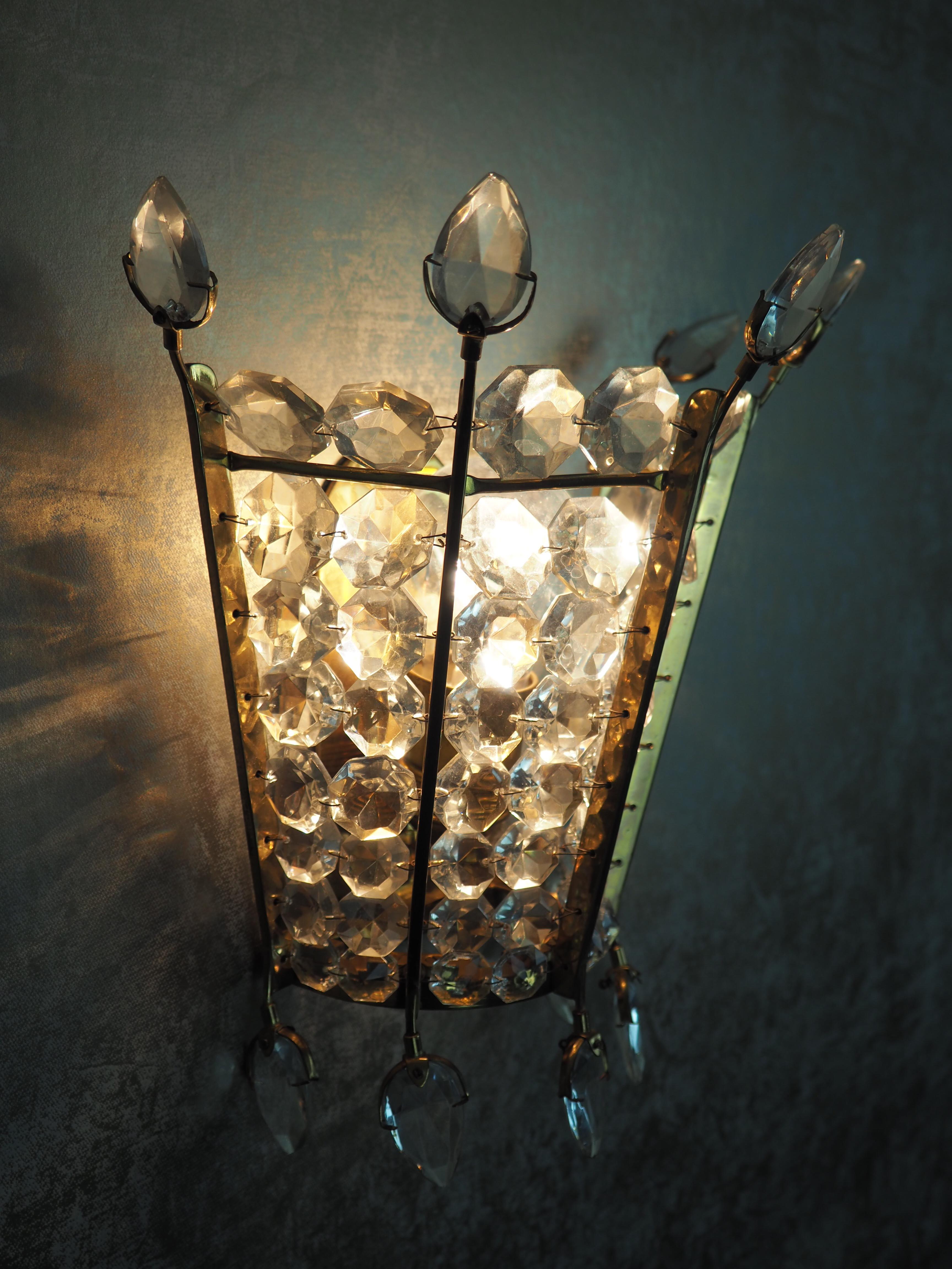 Mid-20th Century Rare Single Crystal and Brass Wall Sconce by Bakalowits, Austria, circa 1950s