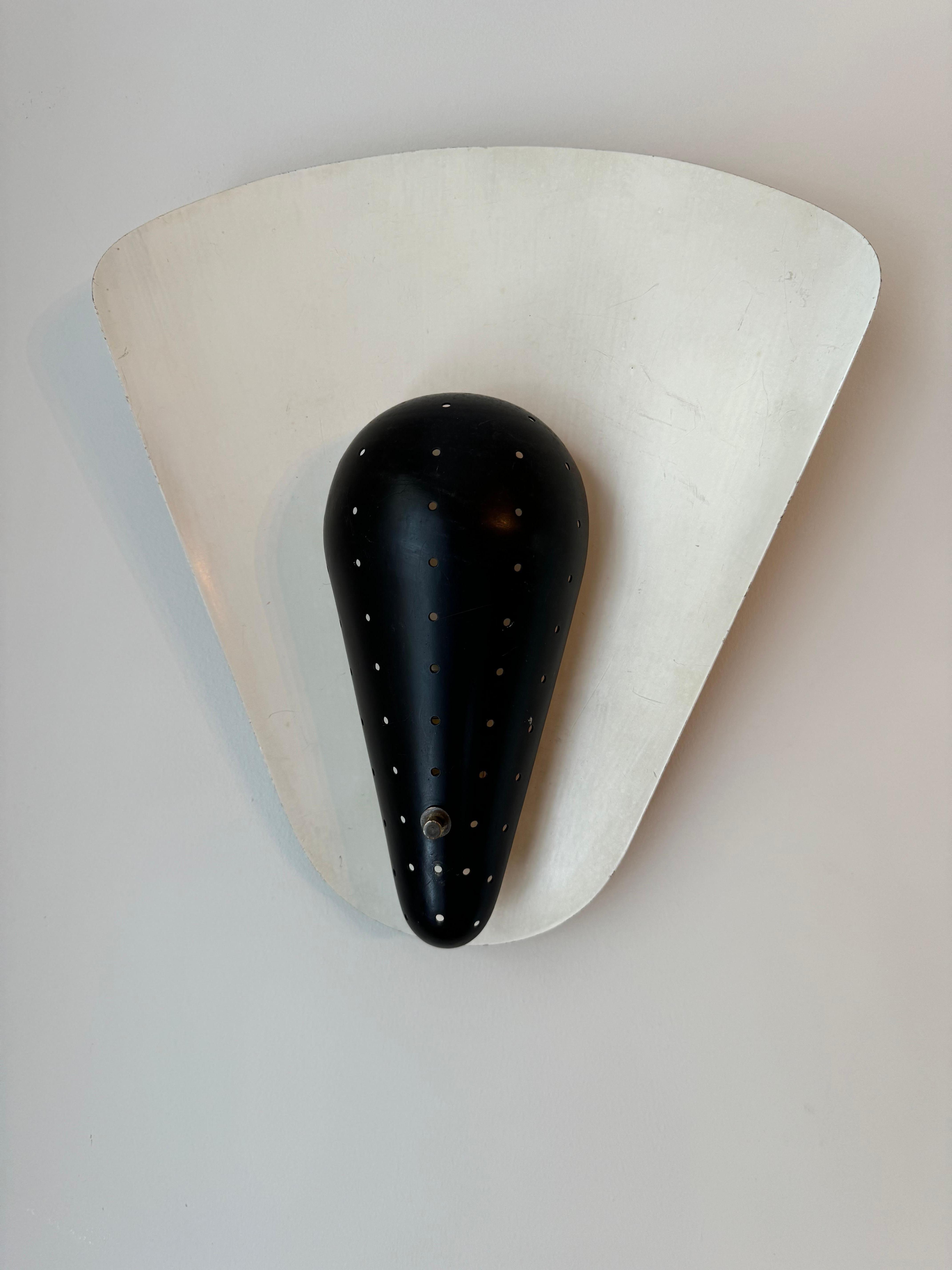 Un aplique muy raro de Jacques Biny. Pintura original. Francés c.1960's. Una luz fantástica.