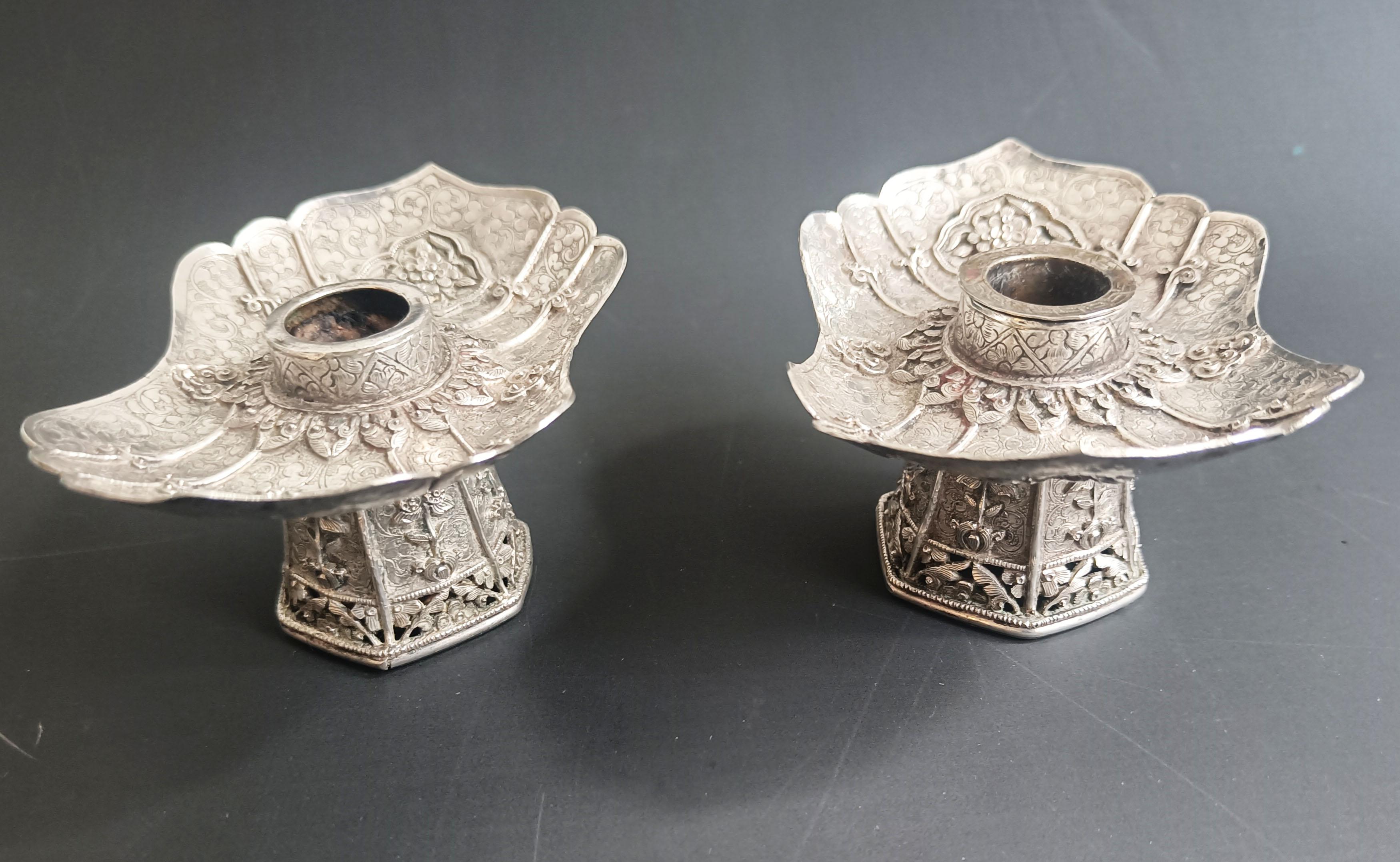 Seltene sino-tibetische Silber Ritual Lampenständer Tibet Himalaya - Kerzenhalter im Zustand „Gut“ im Angebot in London, GB