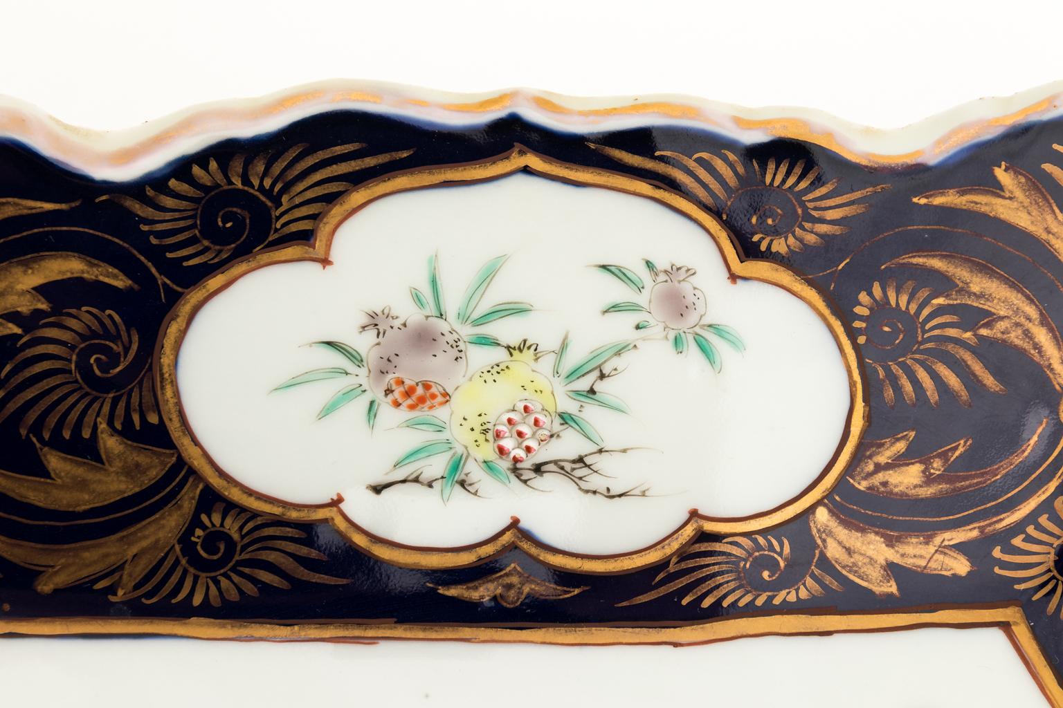 Rare Six-Corner Oriental Charger with Medallion Design In Good Condition For Sale In Stamford, CT